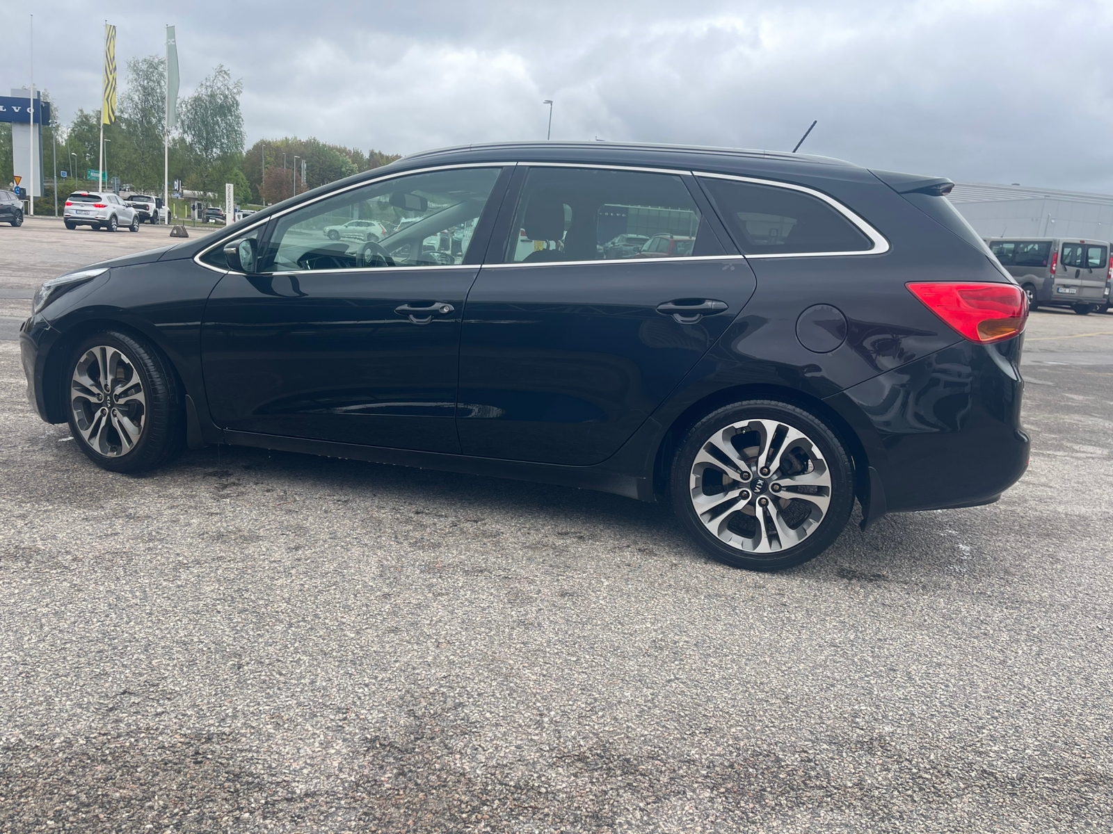 Kia Ceed _sw 1.6 CRDi Manuell 2015, kuva 2/9
