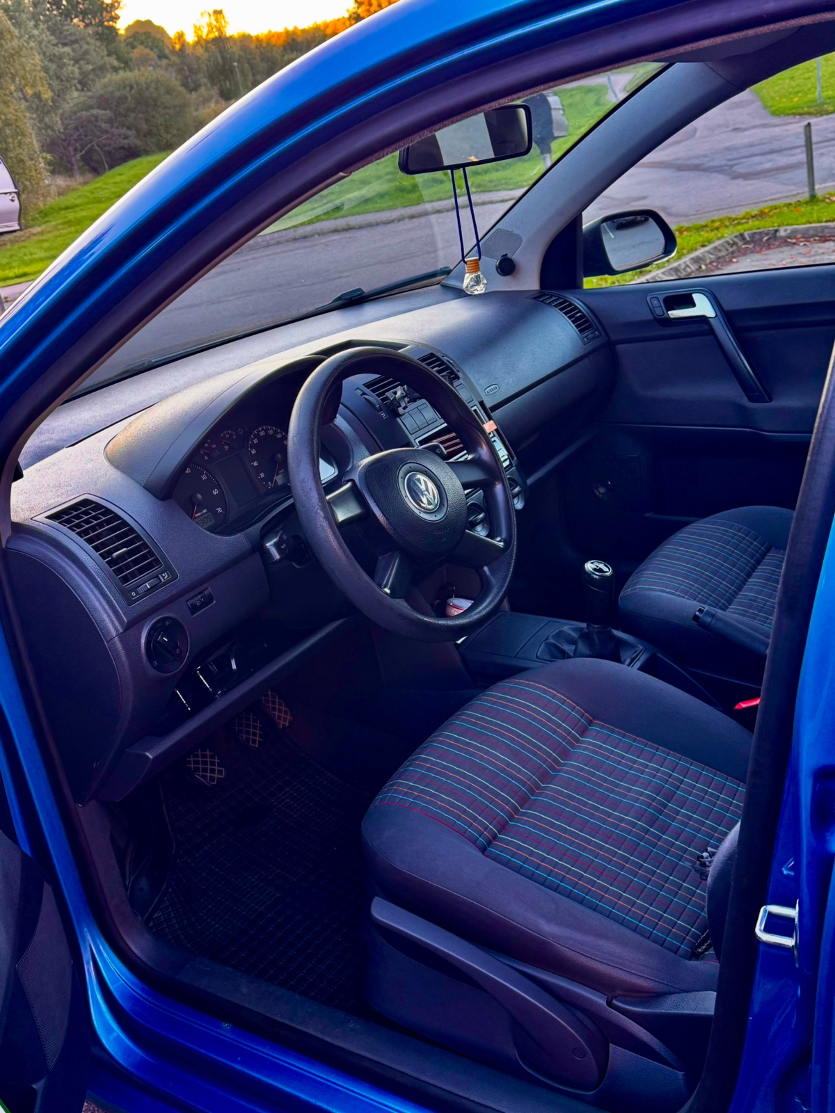 Volkswagen Polo 5-dörrar 1.2 Manuell 2006, bild 2/6