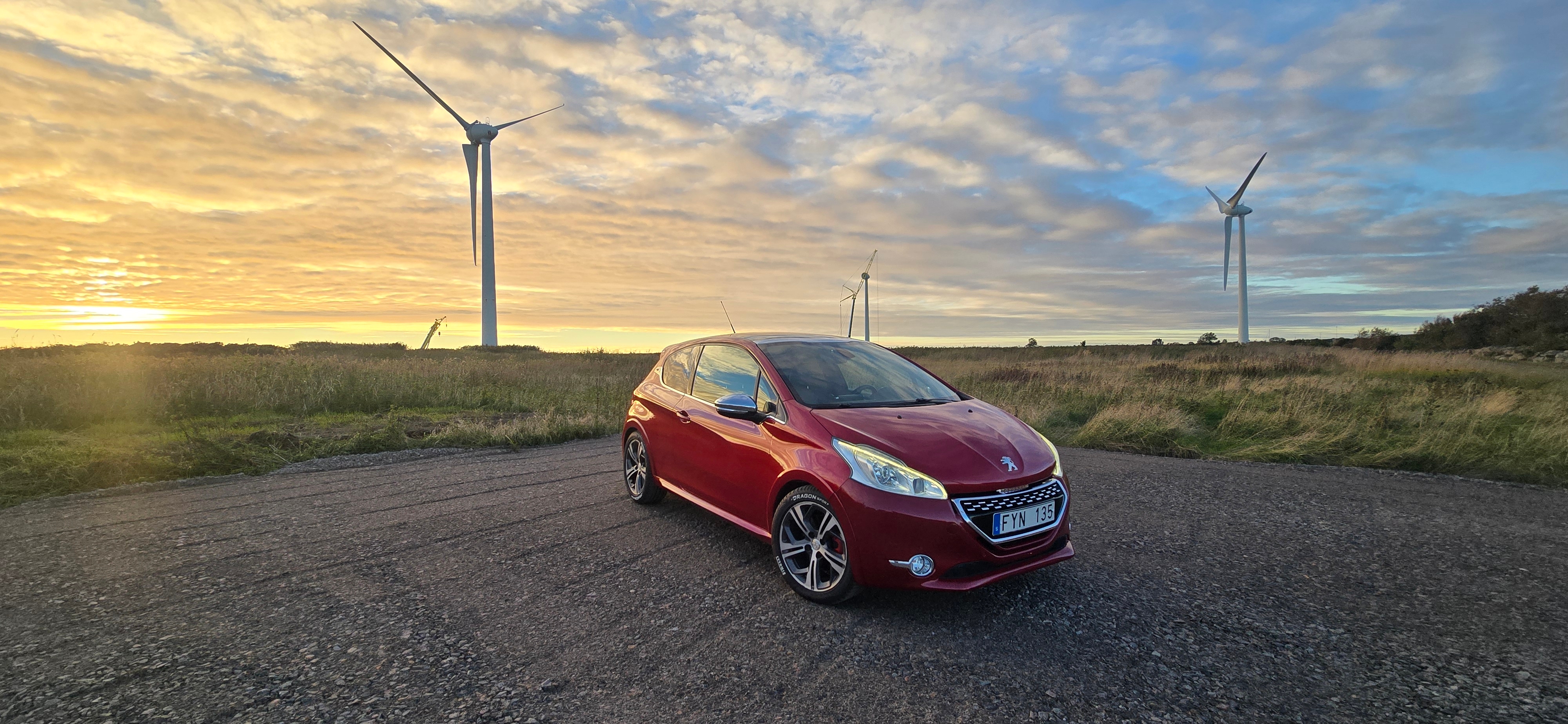 Peugeot 208 GTi 1.6 THP 200 Manuell 2013, bild 2/6