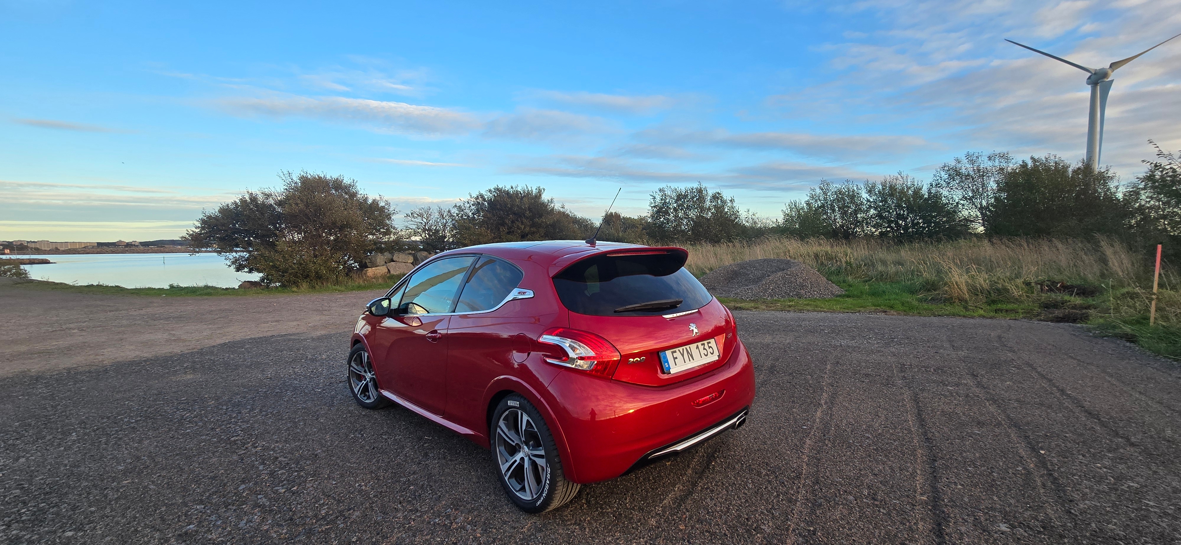 Peugeot 208 GTi 1.6 THP 200 Manuell 2013, bild 3/6
