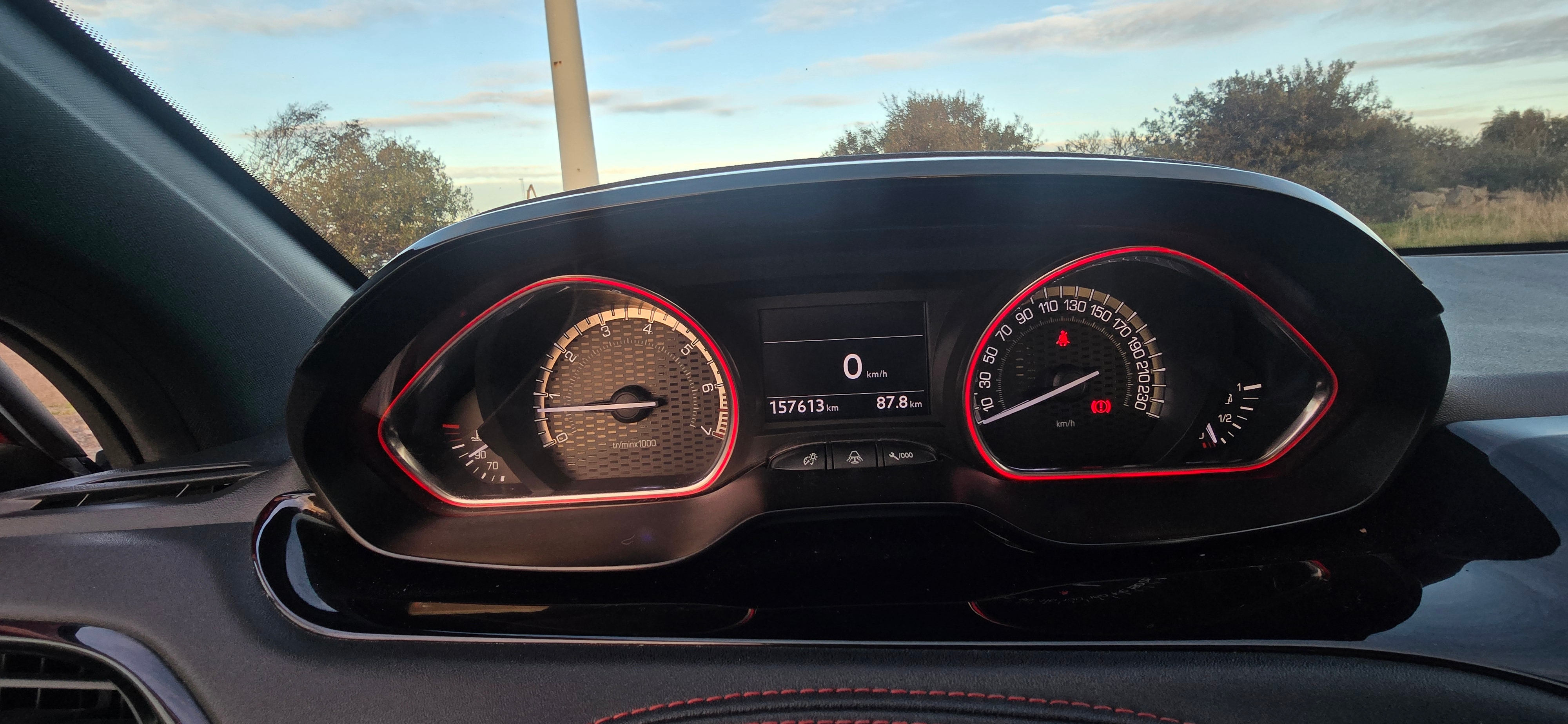 Peugeot 208 GTi 1.6 THP 200 Manuell 2013, bild 5/6