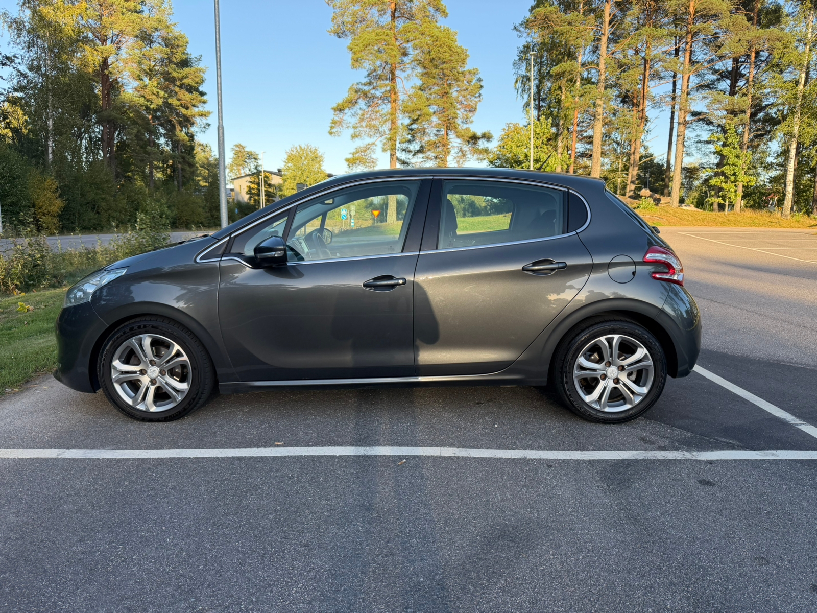 Peugeot 208 5-dörrar 1.6 e-HDi 92 8v EGS 2012, bild 7/10