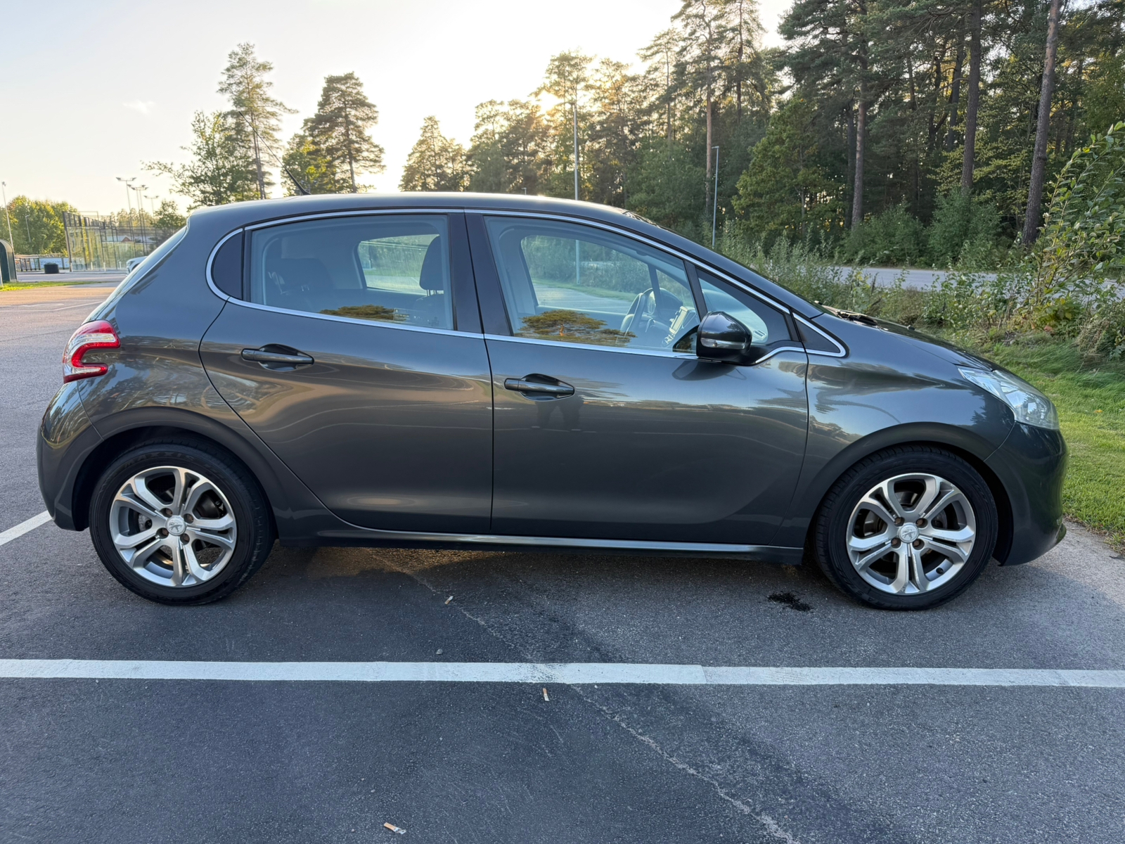 Peugeot 208 5-dörrar 1.6 e-HDi 92 8v EGS 2012, bild 4/10