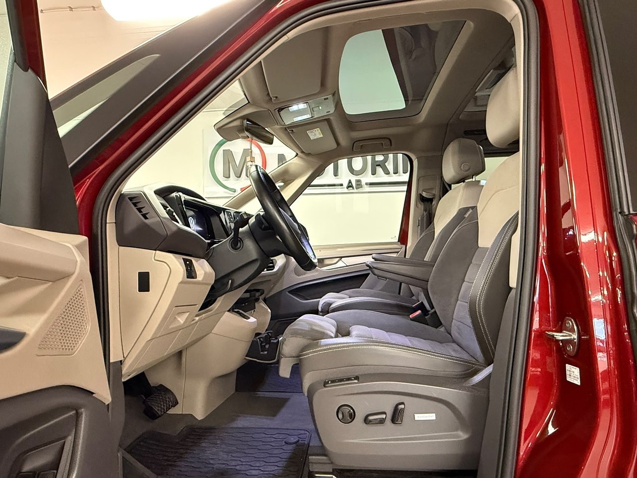 Volkswagen Multivan 2023, photo 6/10
