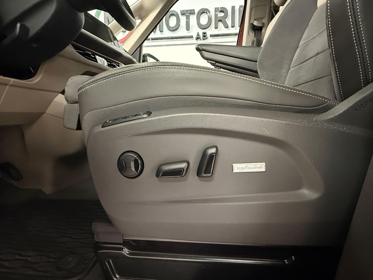 Volkswagen Multivan 2023, photo 7/10