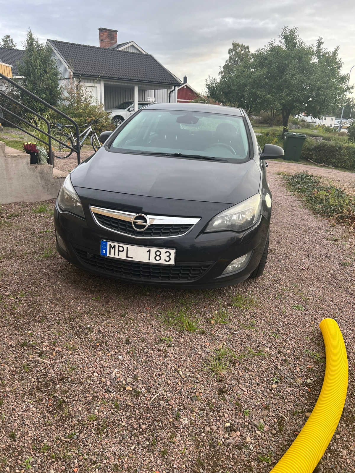 Opel Astra 1.4 Turbo Manuell 2010, bild 2/2