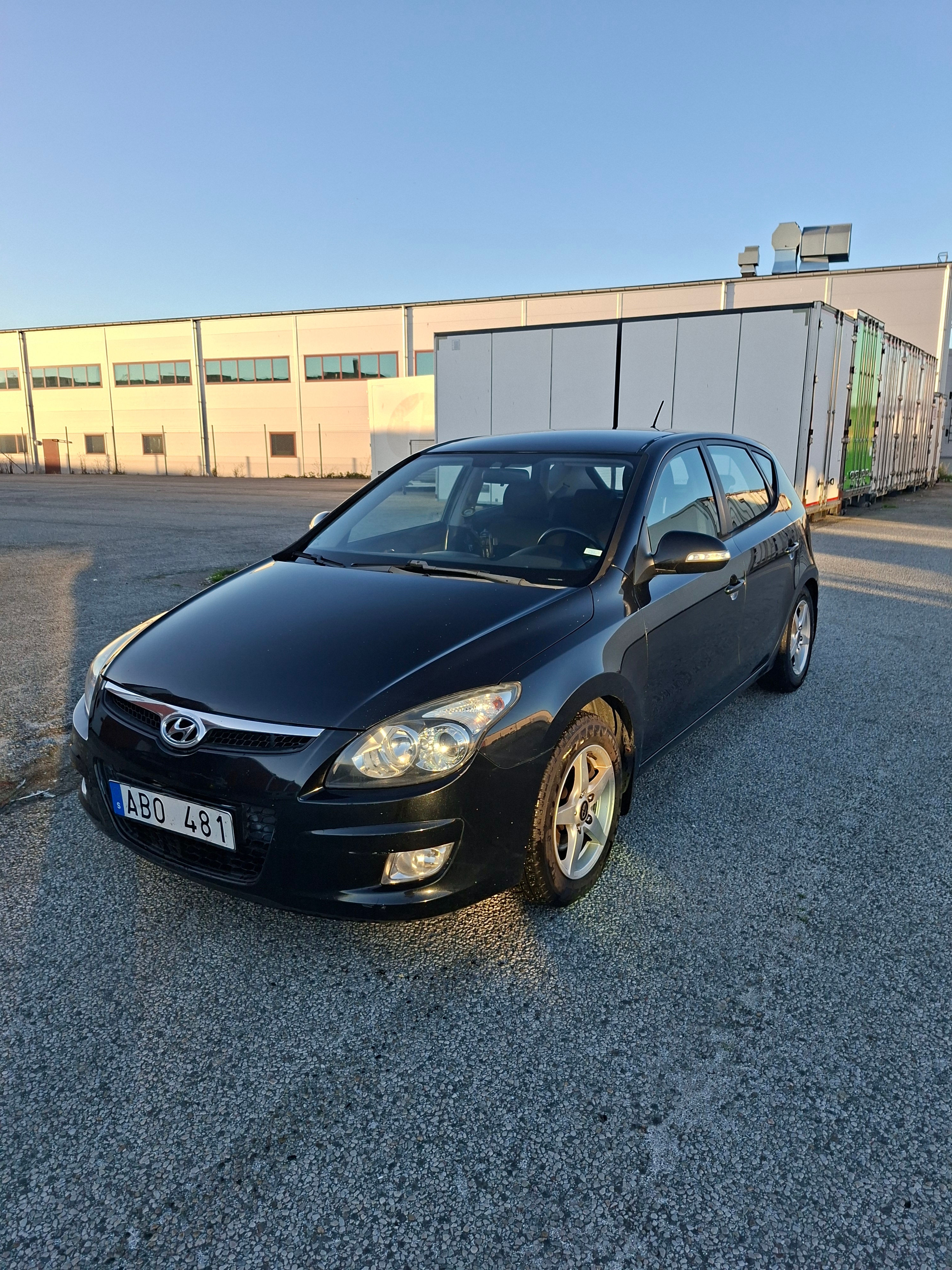 Hyundai i30 1.6 CRDi Manuell 2010, bild 2/10