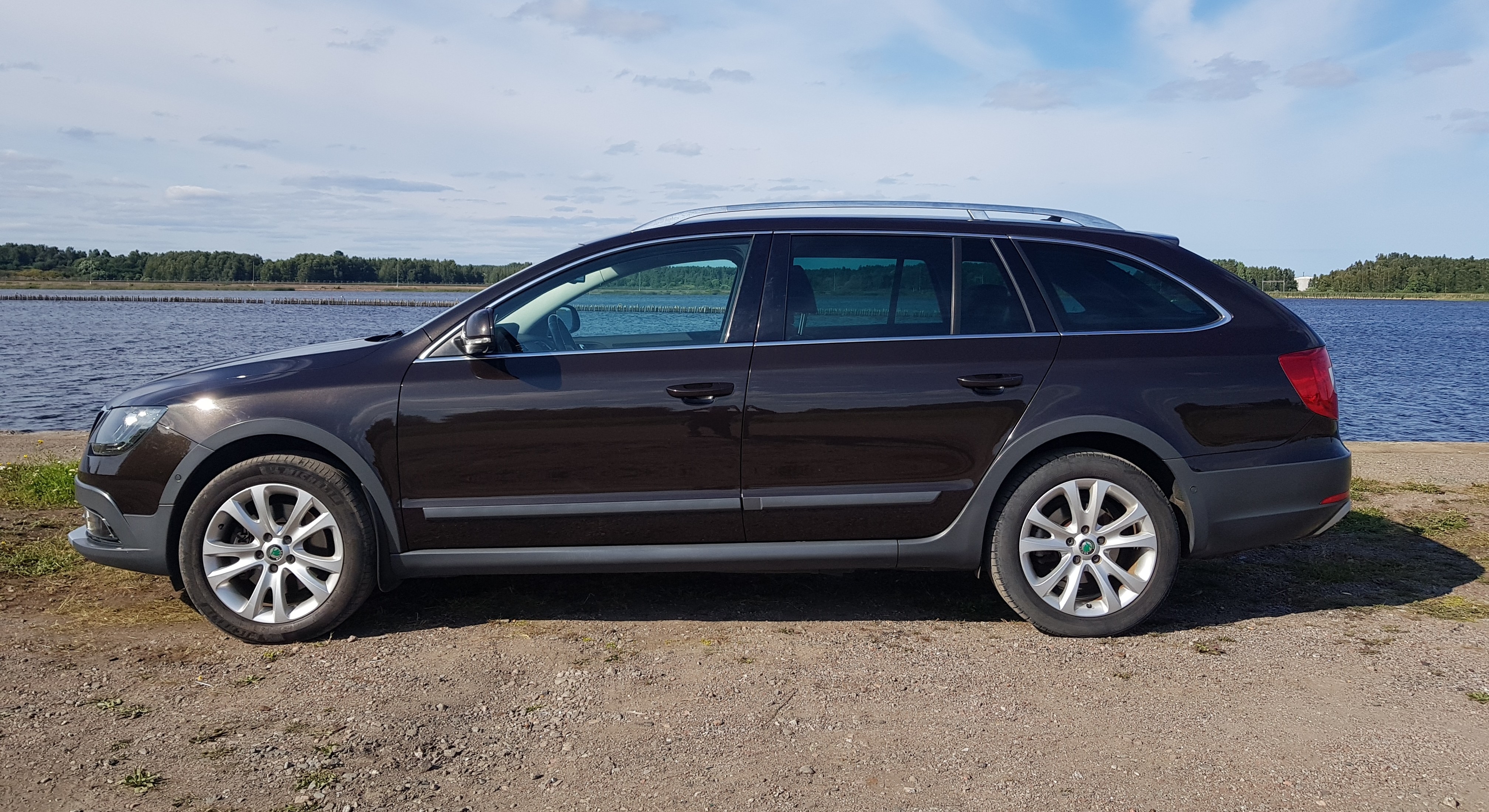 Skoda Superb 2015, bild 2/10