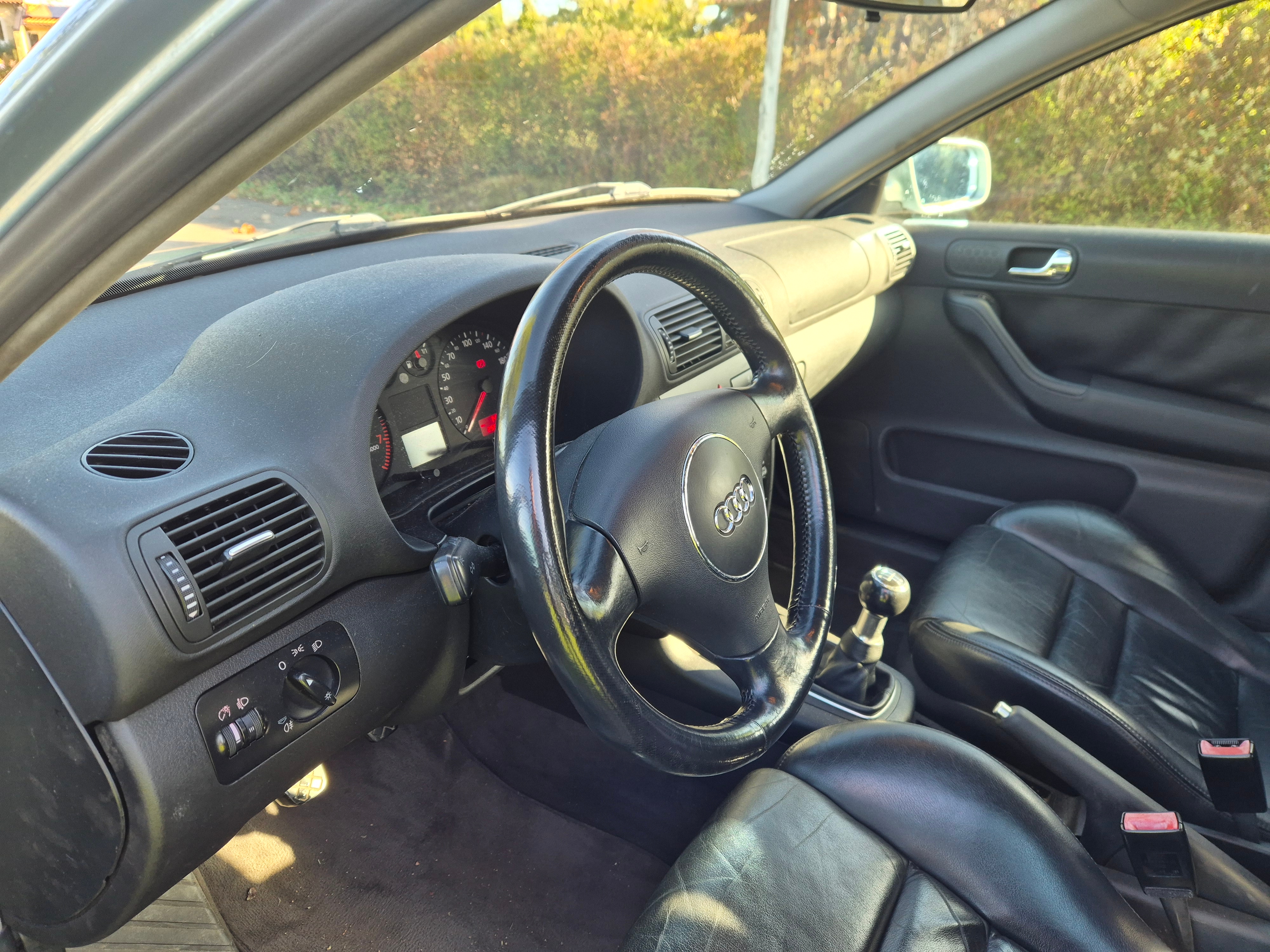 Audi A3 5-dörrar 1.8 20v Turbo Manuell 2001, bild 7/8