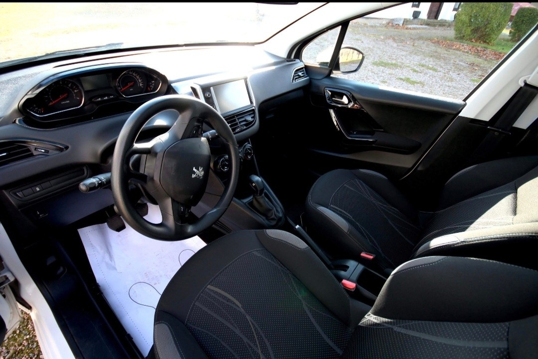 Peugeot 208 5-dörrar 1.2 VTi 82 Manuell 2014, bild 4/4