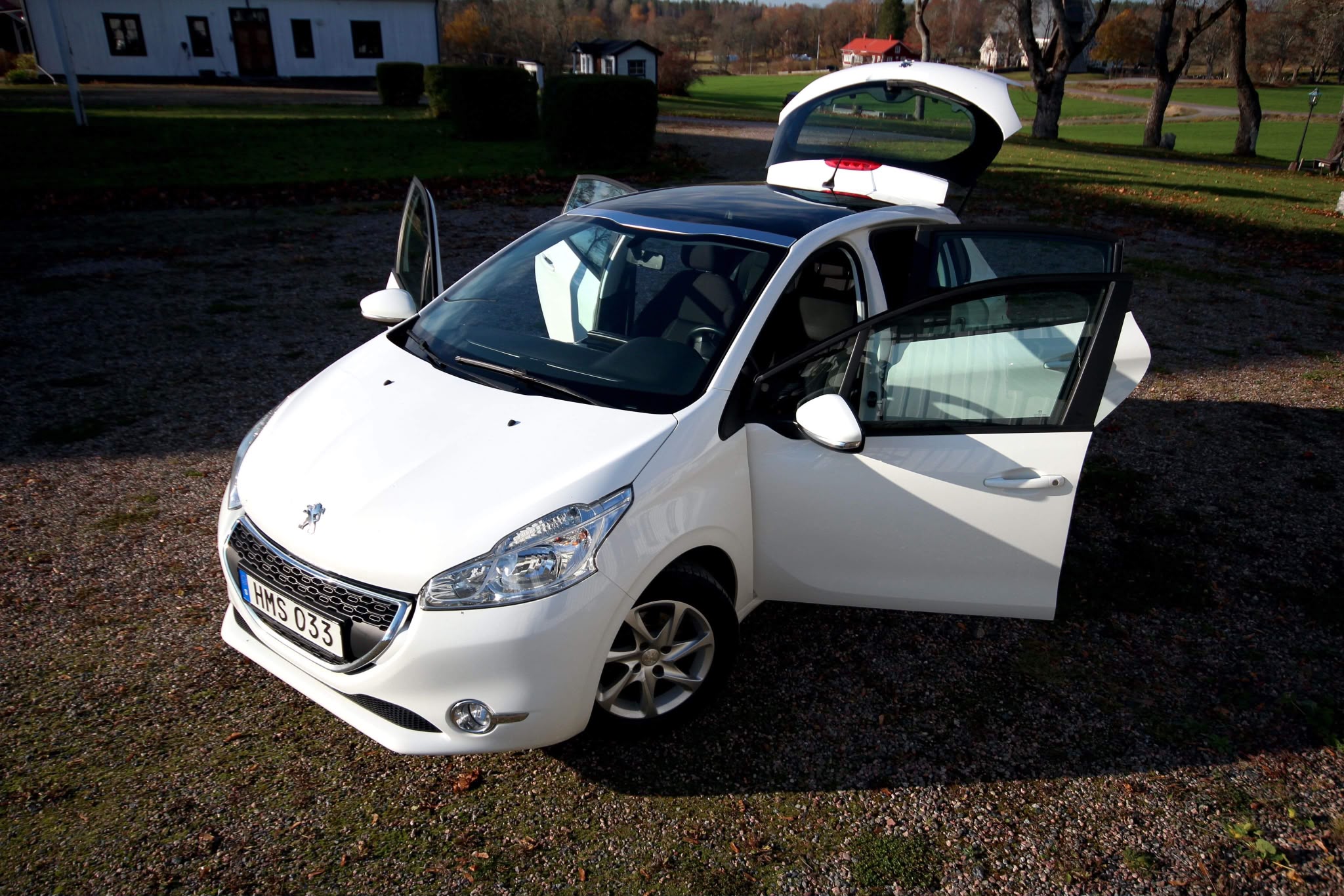 Peugeot 208 5-dörrar 1.2 VTi 82 Manuell 2014, bild 2/4