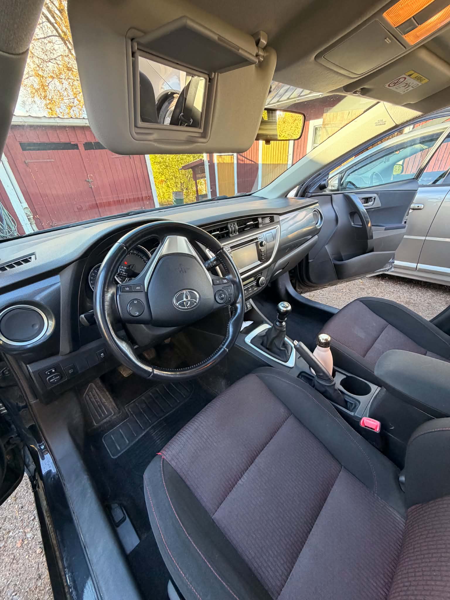 Toyota Auris 1.6 Valvematic Manuell 2014, bild 3/8