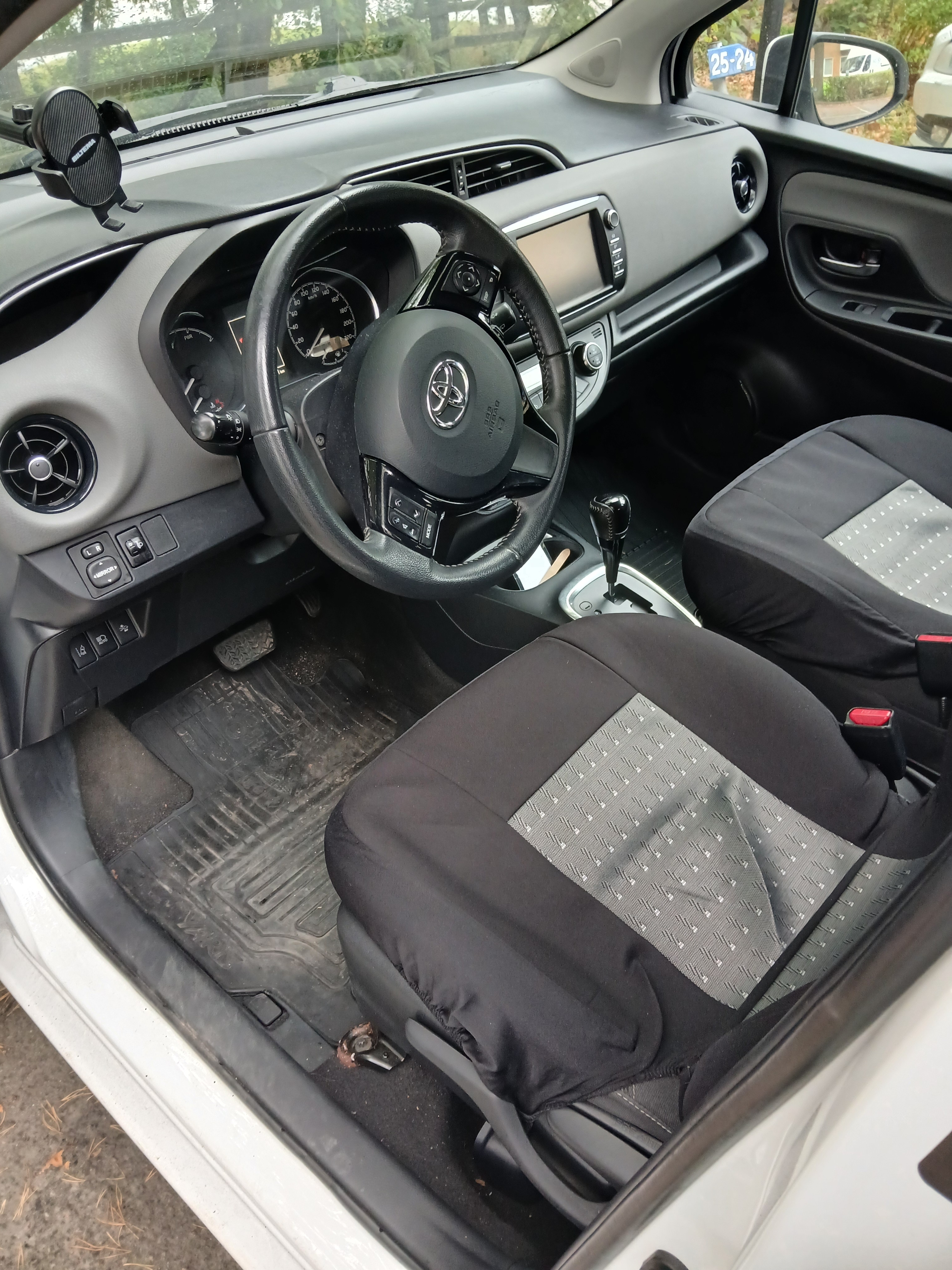 Toyota Yaris Hybrid e-CVT 2018, kuva 4/7