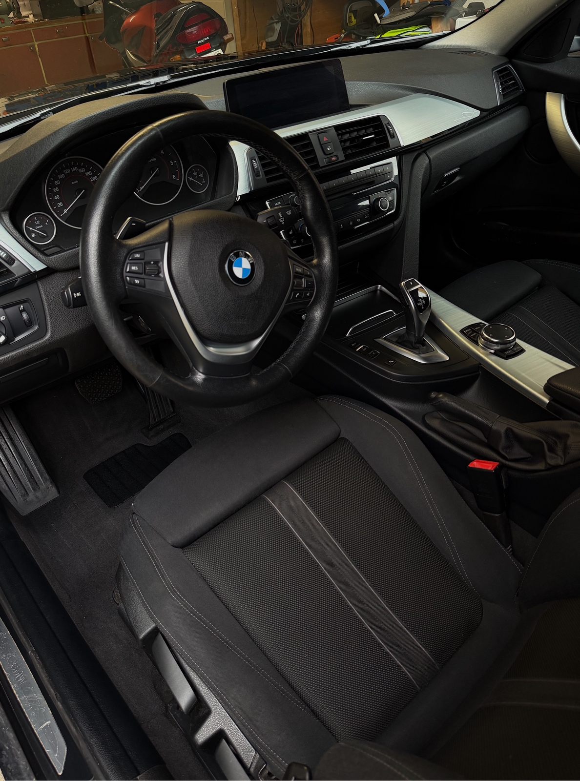 BMW 320 d xDrive Touring Steptronic 2016, photo 5/10