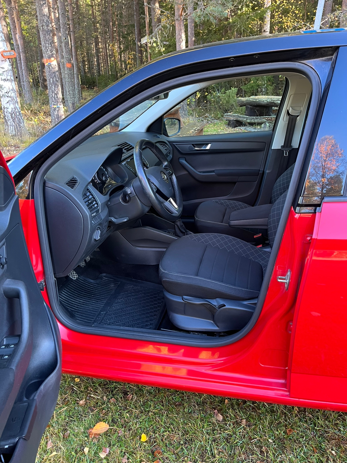 Skoda Fabia 1.0 TSI Manuell 2018, bild 6/7