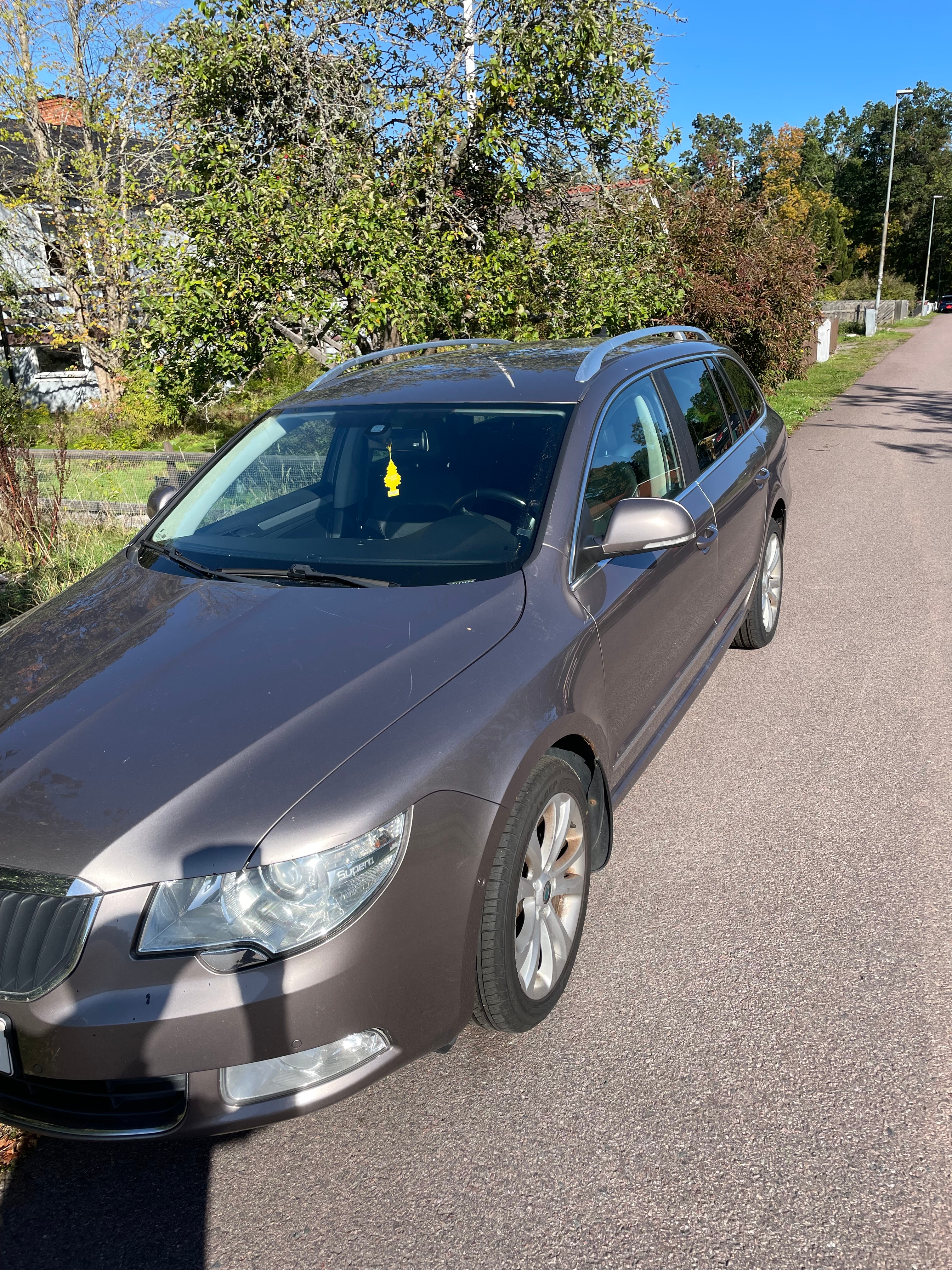 Skoda Superb 2,0 TDi kombi 2013, bild 2/6
