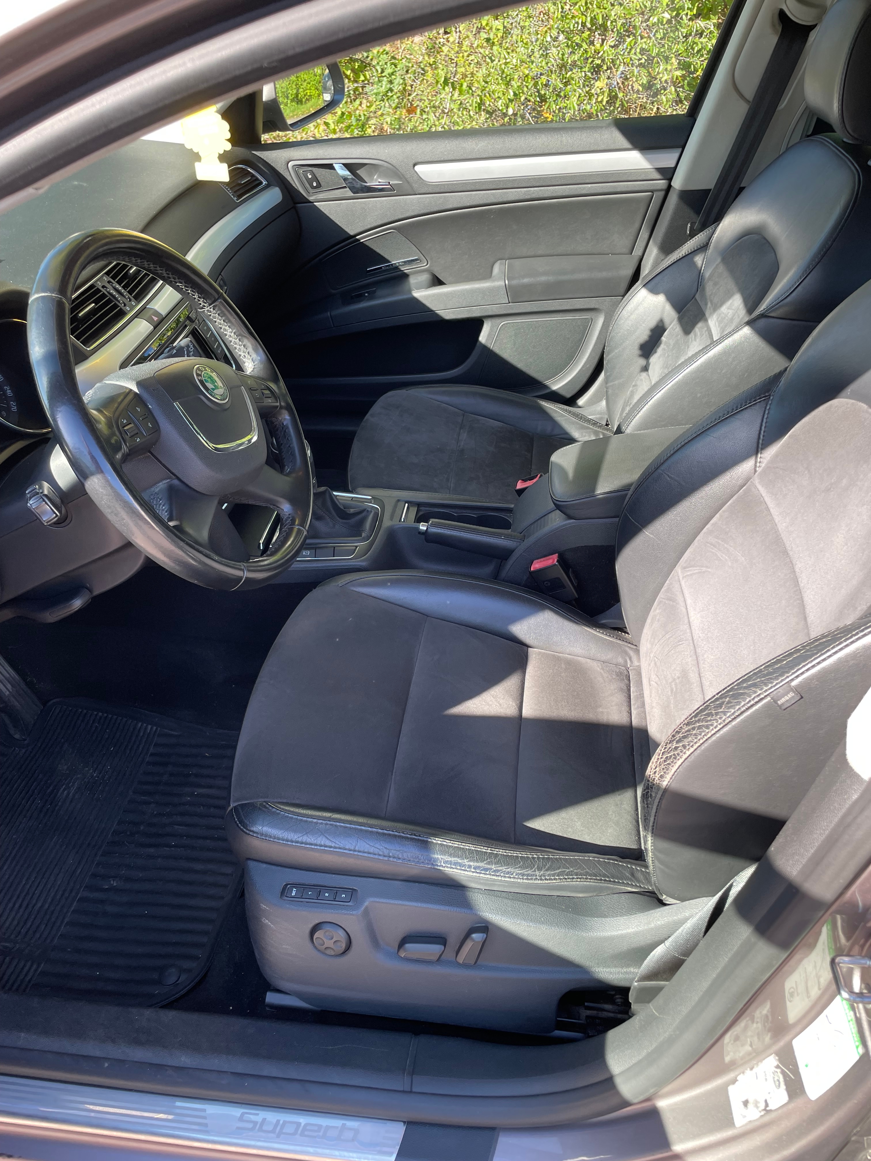 Skoda Superb 2,0 TDi kombi 2013, bild 6/6