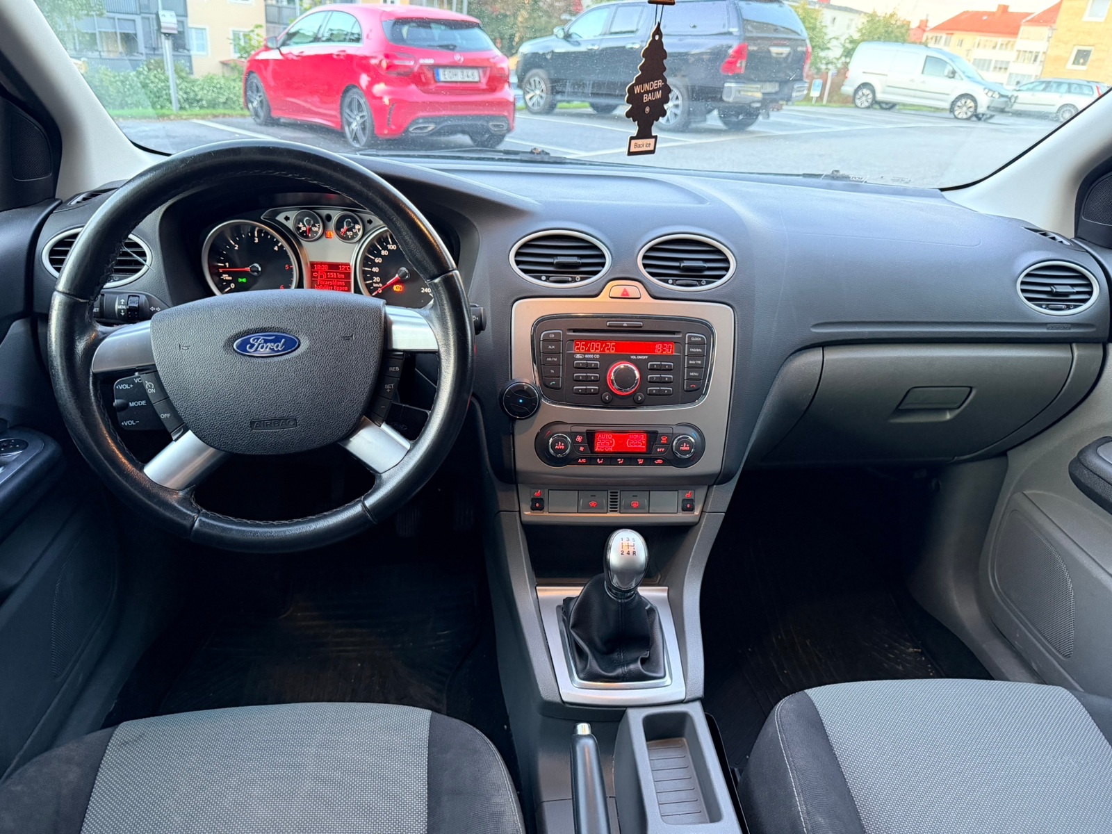 Ford Focus 5-dörrars 1.6 TDCi Manuell 2011, bild 5/6