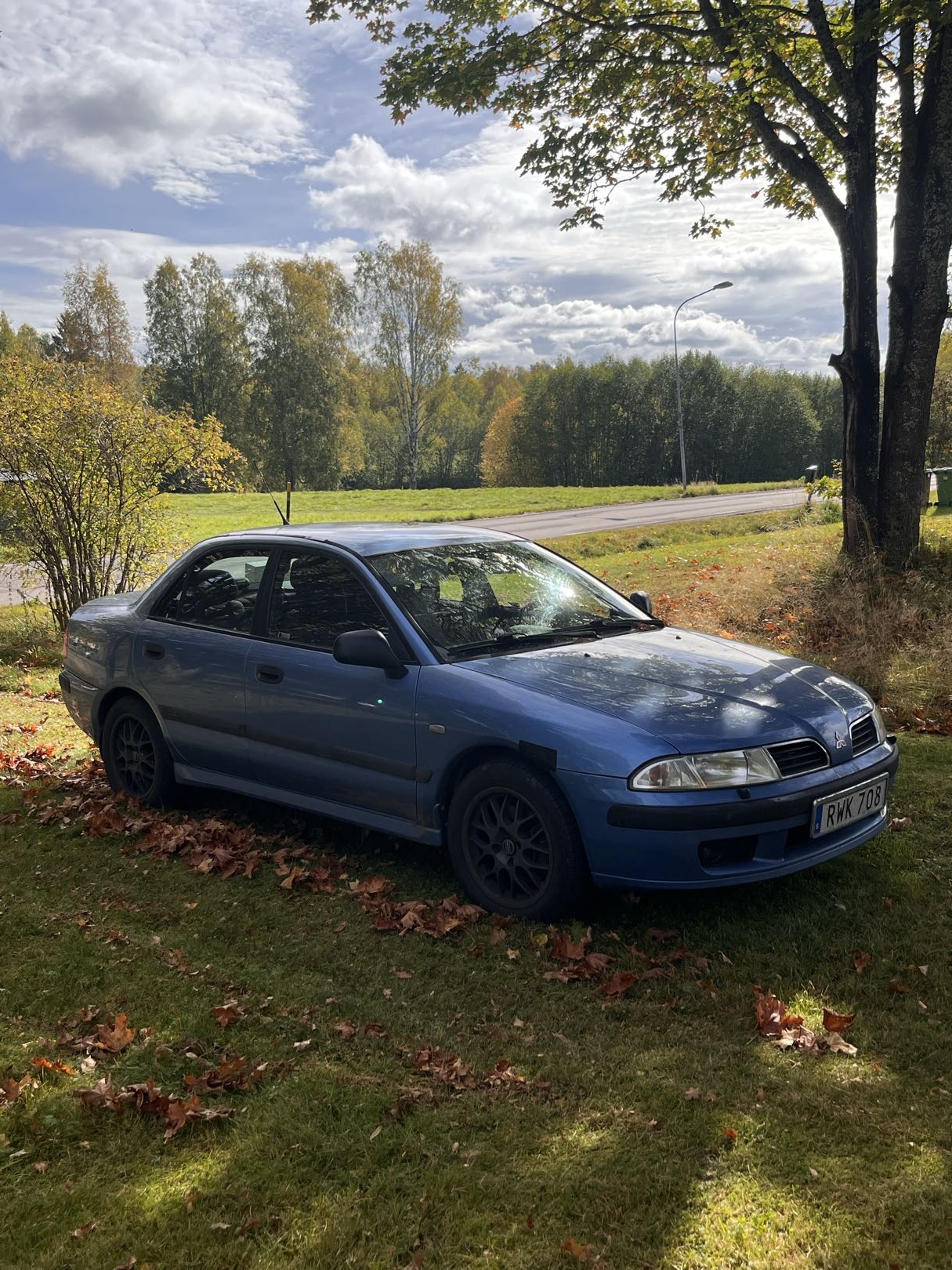 Mitsubishi Carisma Sedan 1.8 GDI Manuell 2001, bild 2/7