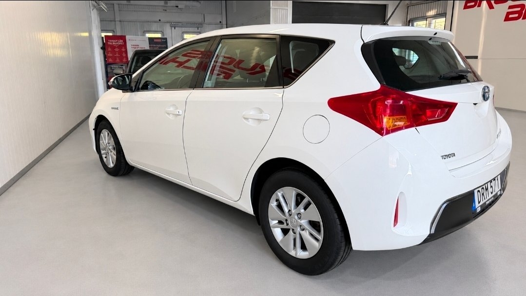 Toyota Auris Hybrid e-CVT Active Euro 5 2014, bild 6/10