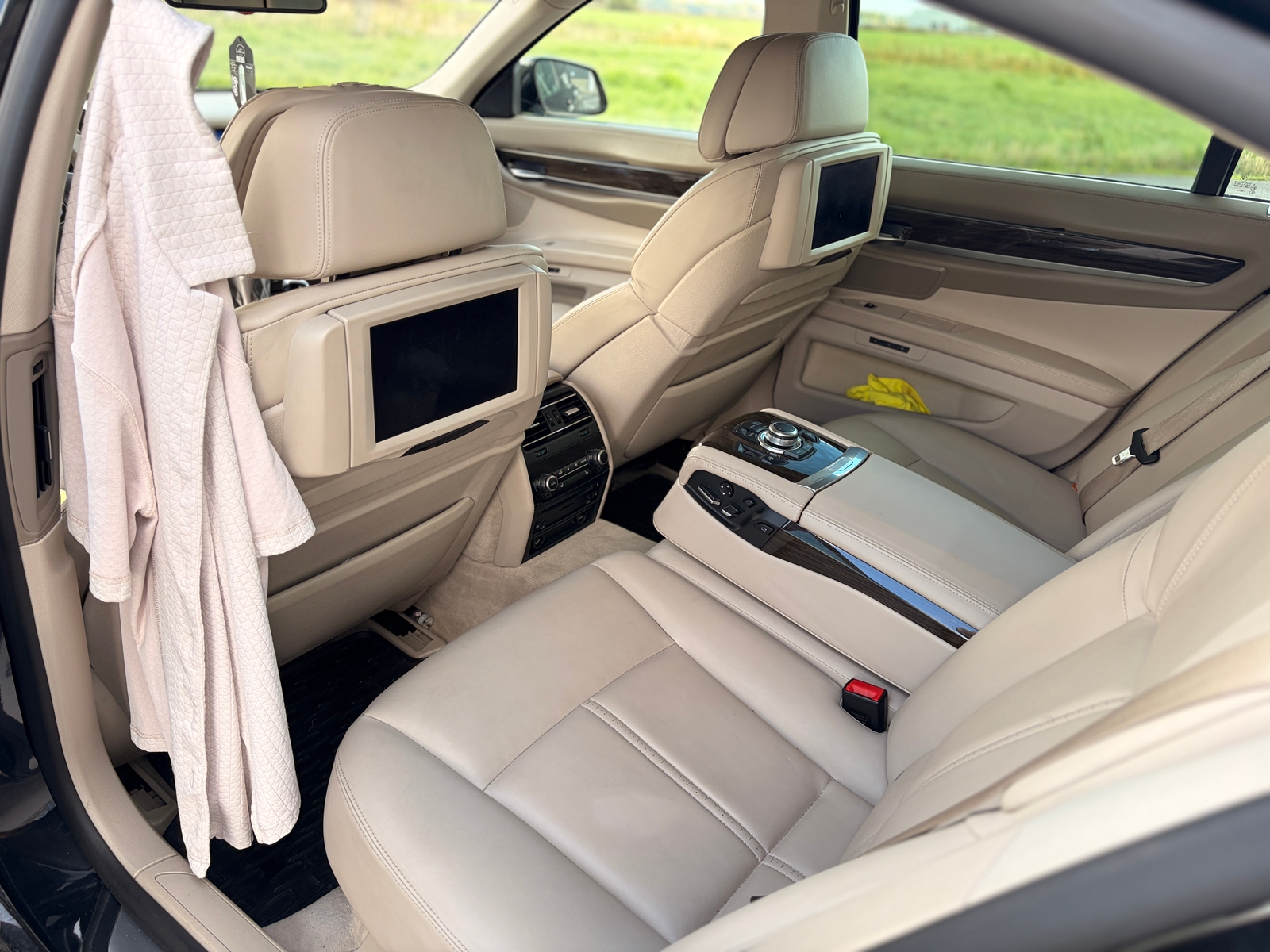BMW 750 i Steptronic 2009, photo 7/9