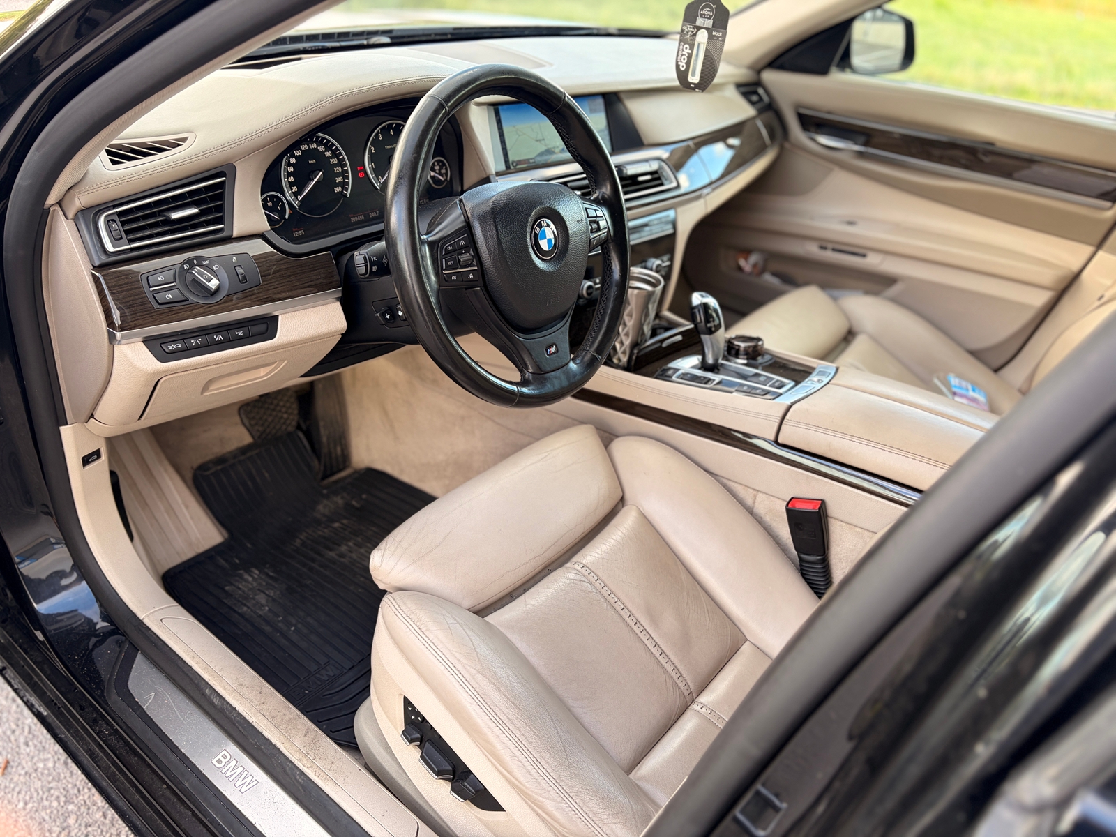 BMW 750 i Steptronic 2009, photo 5/9