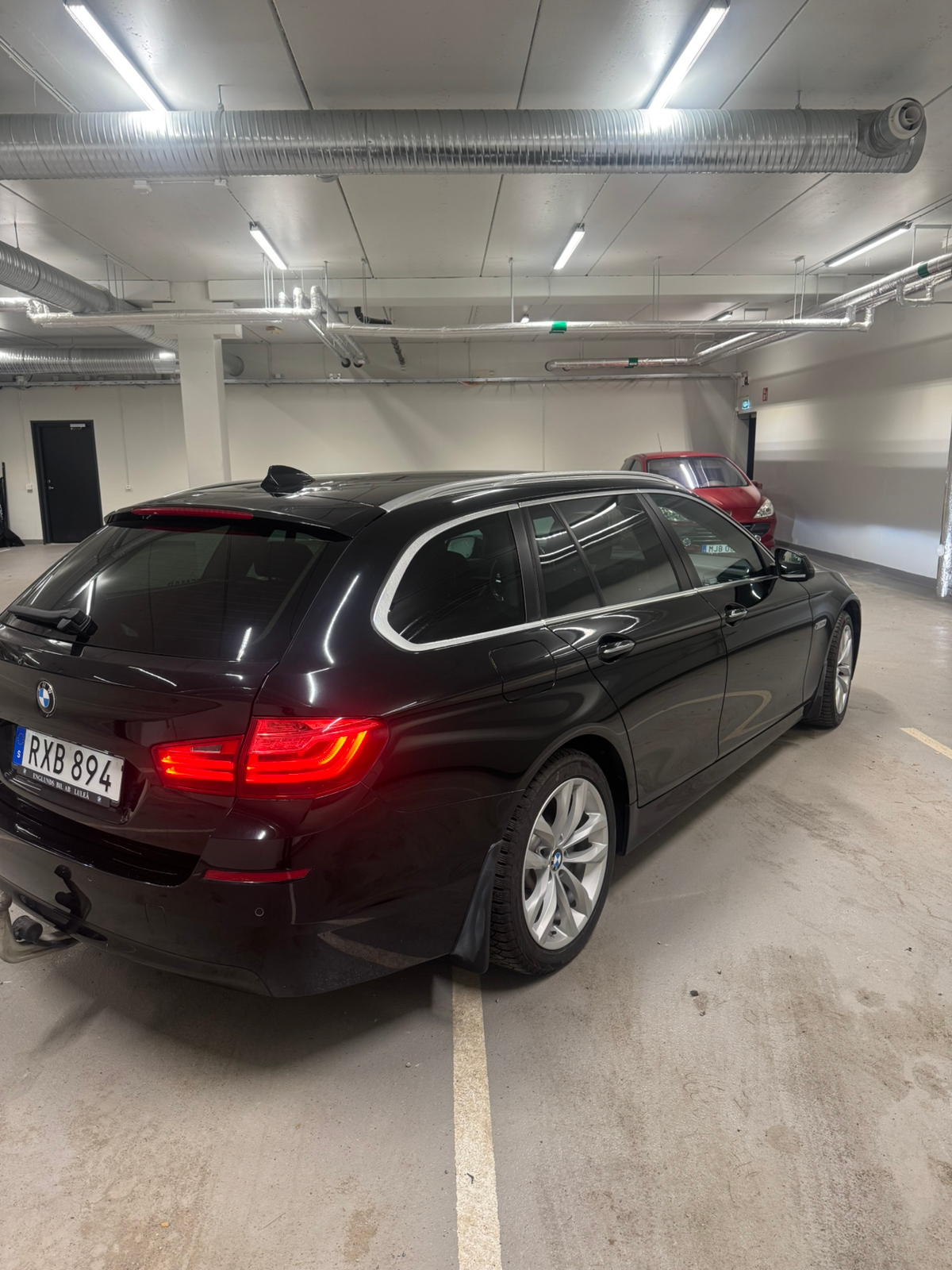 BMW 520 d xDrive Touring Steptronic 2017, bild 2/5