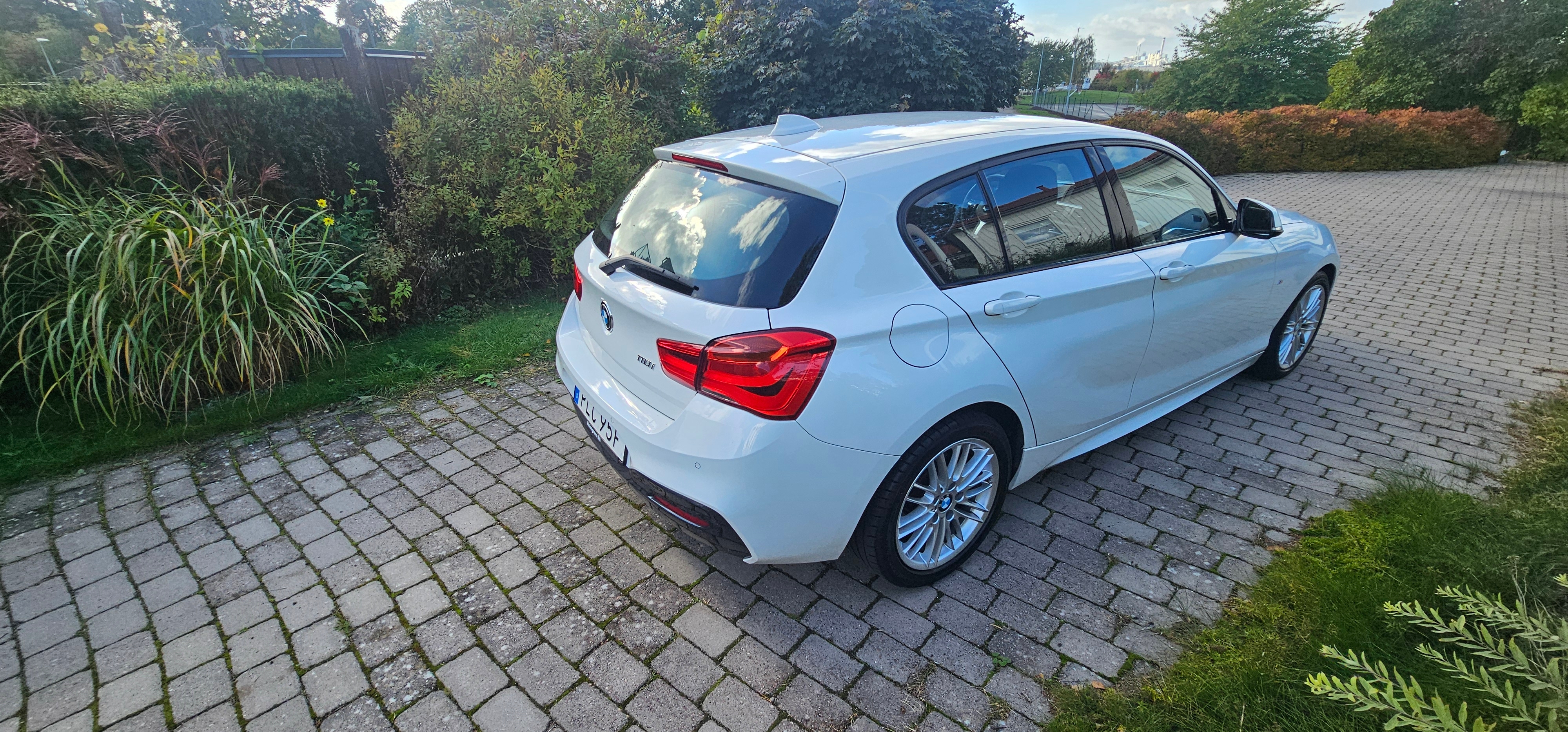 BMW 118 i 5-dörrars Manuell 2019, bild 4/5