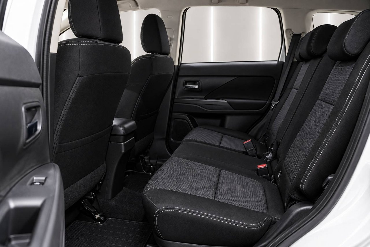 Mitsubishi Outlander 2017, bild 6/10
