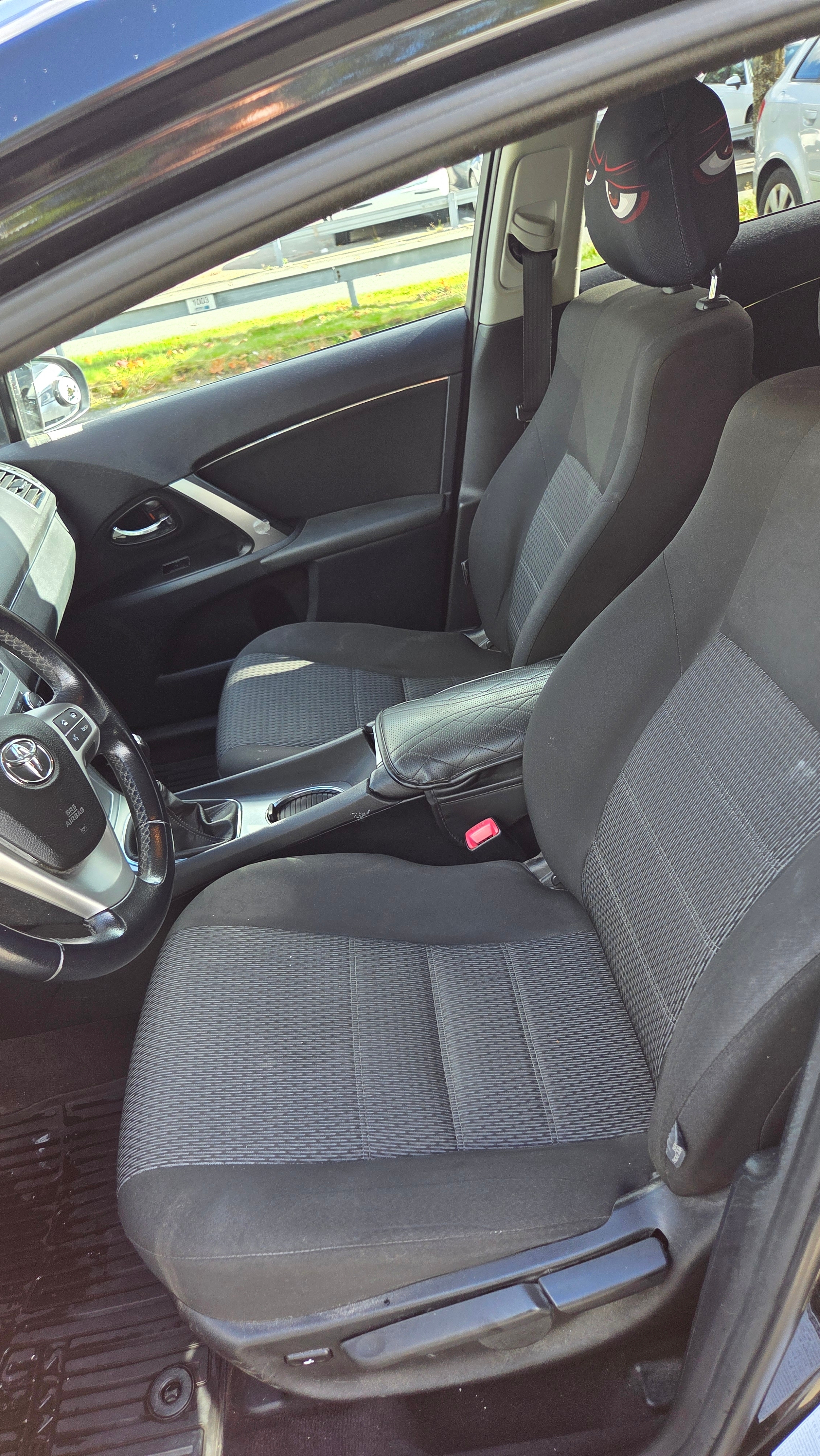 Toyota Avensis Kombi 2.0 D-4D Manuell 2012, bild 7/10