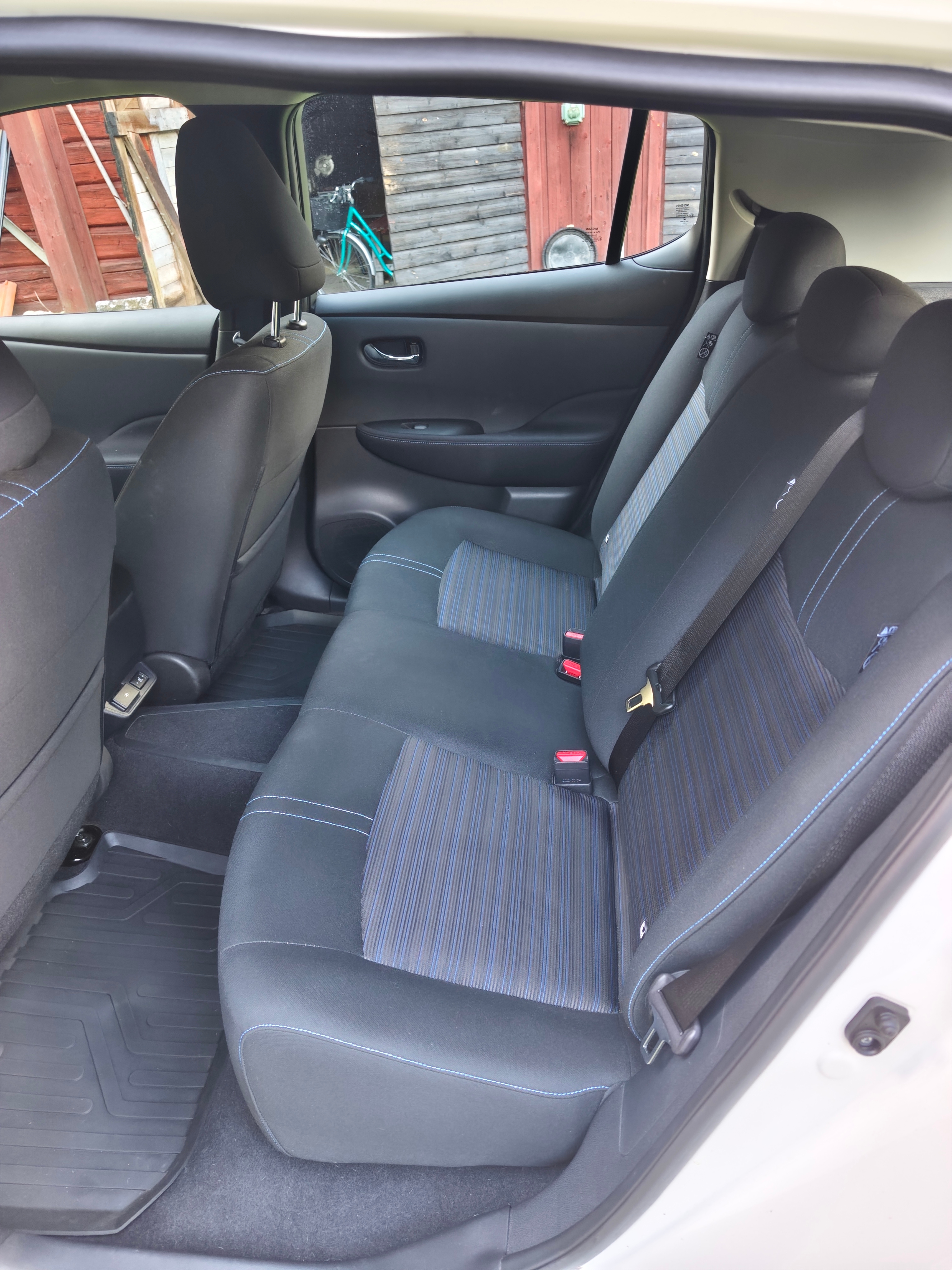 Nissan Leaf 2022, photo 7/10