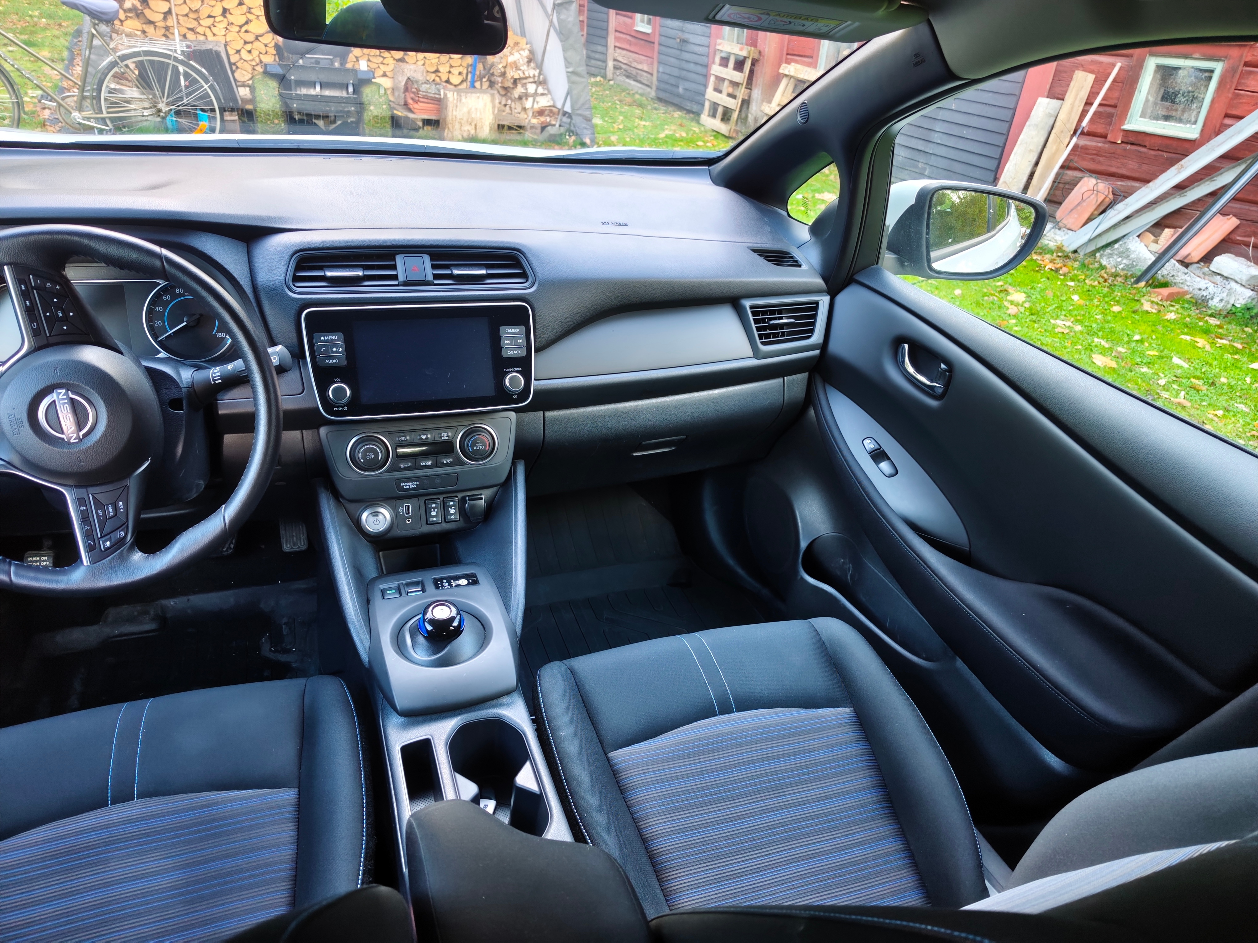 Nissan Leaf 2022, photo 6/10