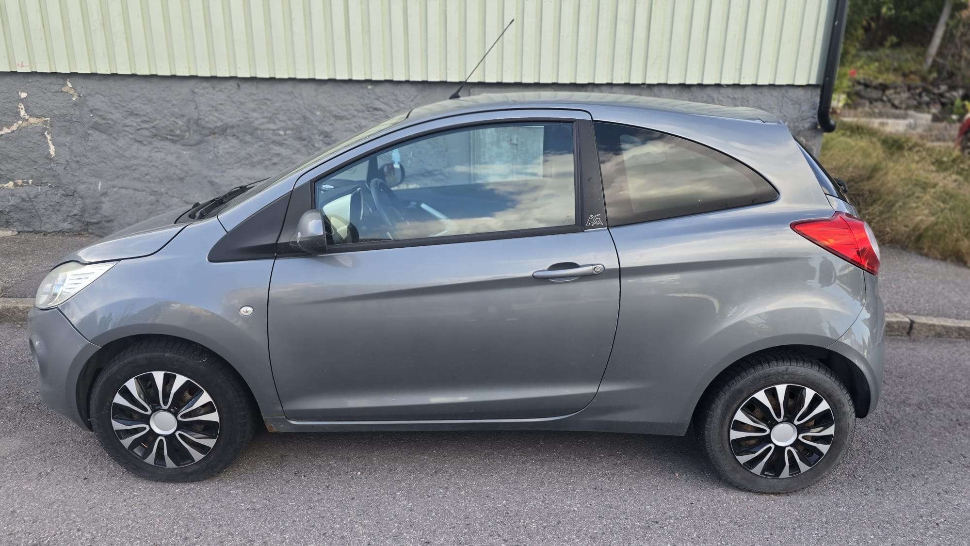 Ford Ka 1.2 Manuell 2010, bild 2/7
