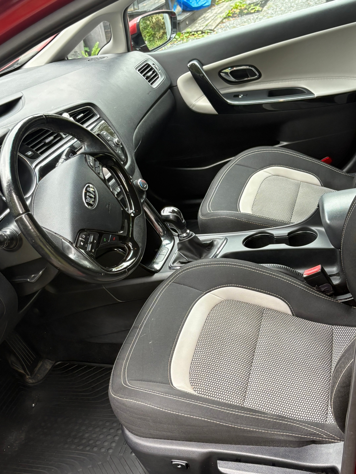Kia Ceed 1.6 CRDi Manuell 2016, bild 2/7
