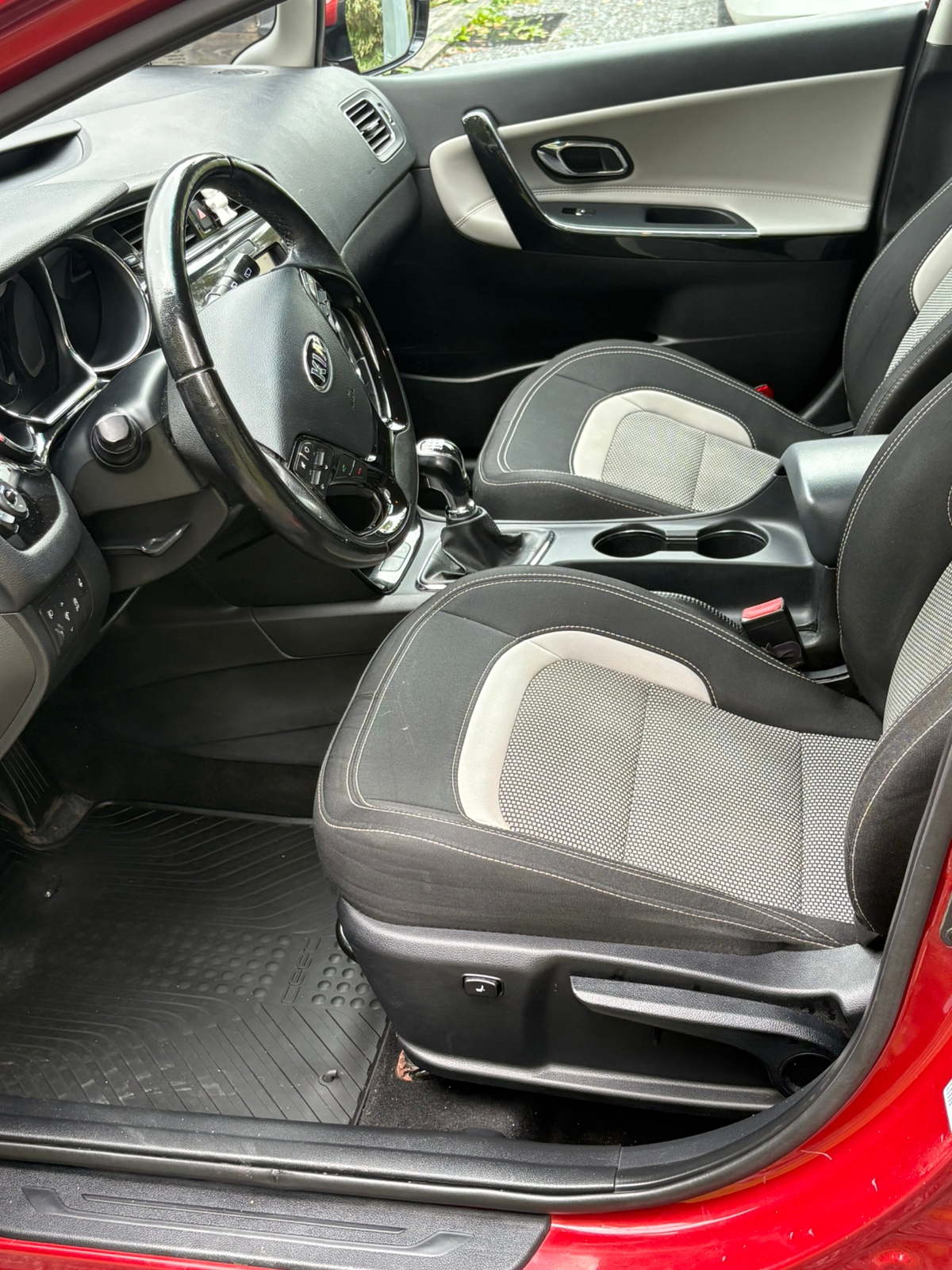 Kia Ceed 1.6 CRDi Manuell 2016, bild 6/7