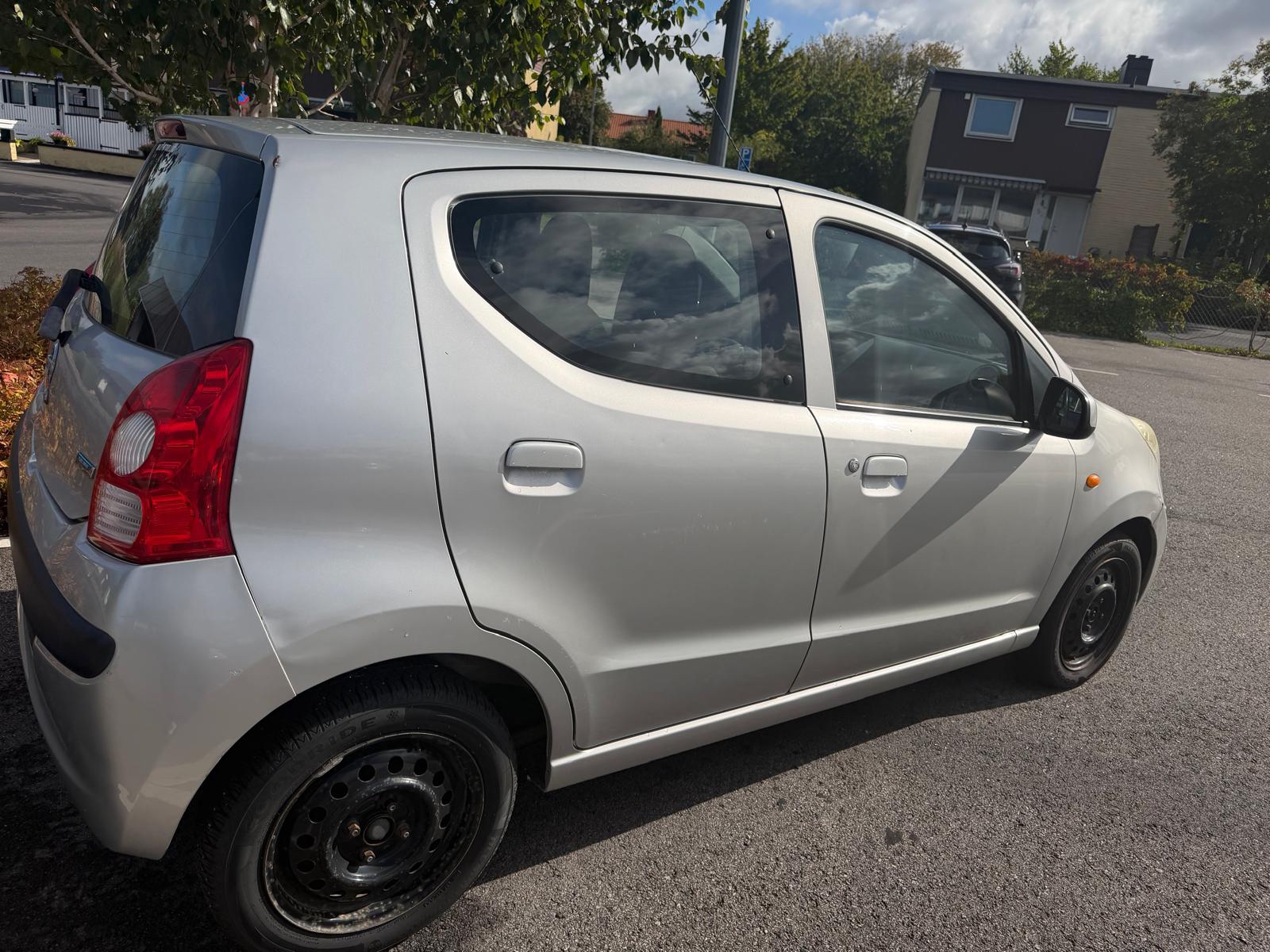 Nissan Pixo 1.0 Manuell 2010, bild 3/5