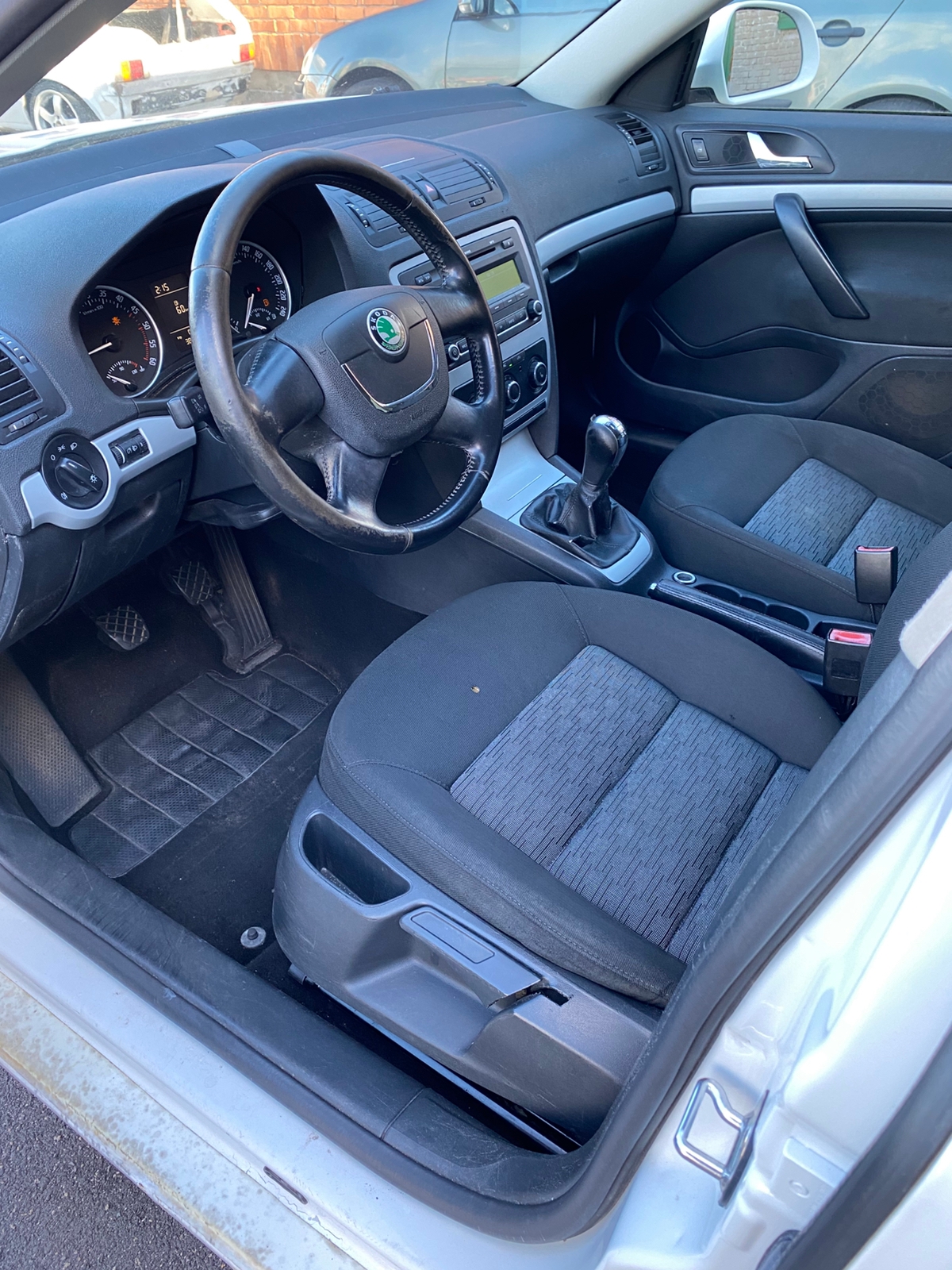 Skoda Octavia Kombi 1.9 TDI 8v Manuell 2009, kuva 2/3