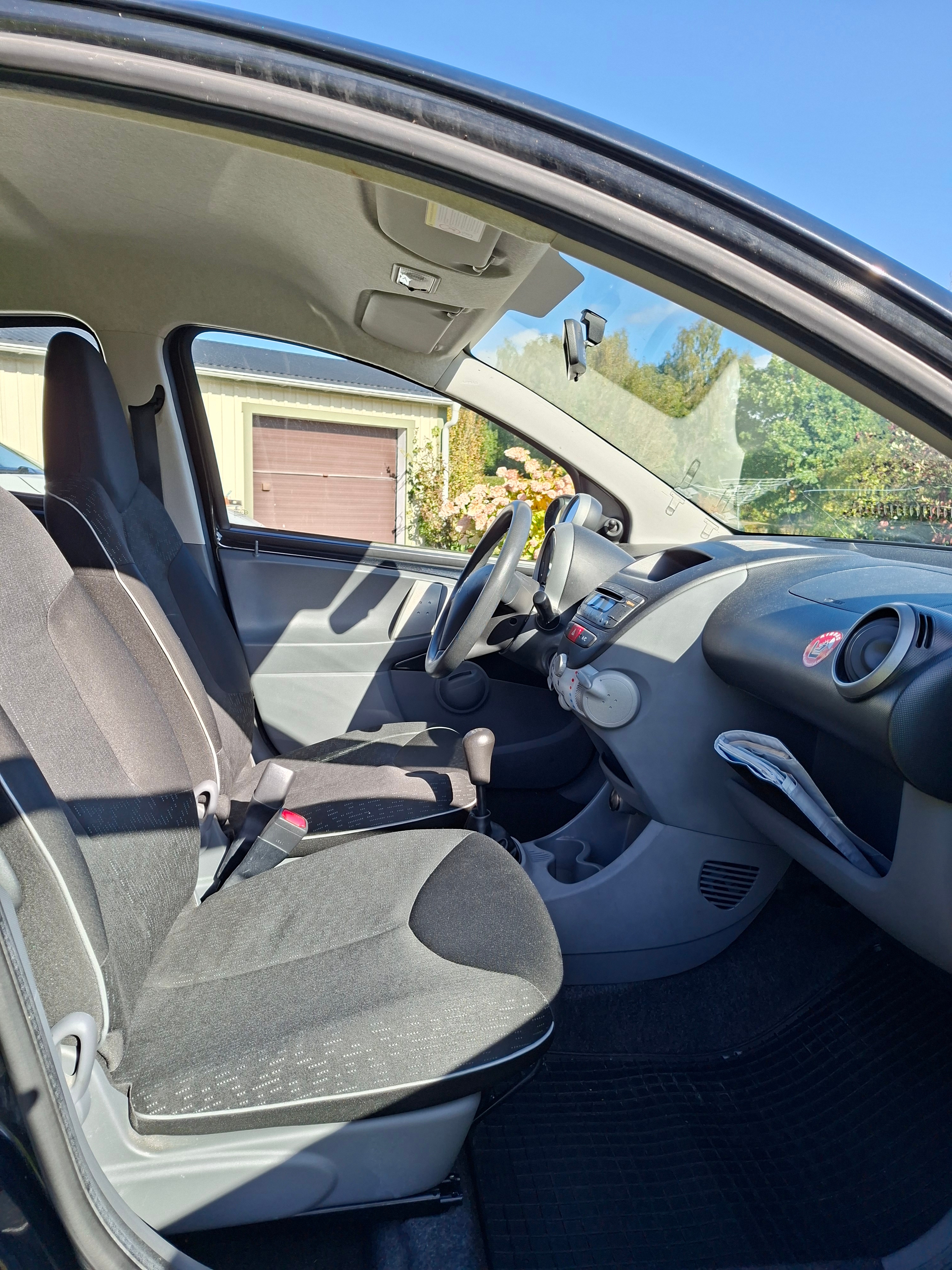 Peugeot 107 5-dörrar 1.0 Manuell 2011, bild 7/8