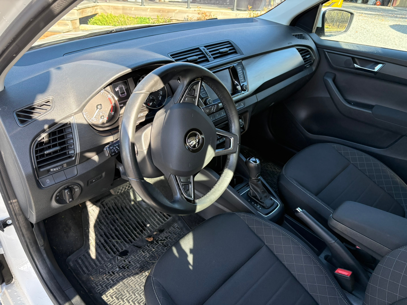 Skoda Fabia 1.0 TSI DSG Sekventiell 2018, bild 3/5