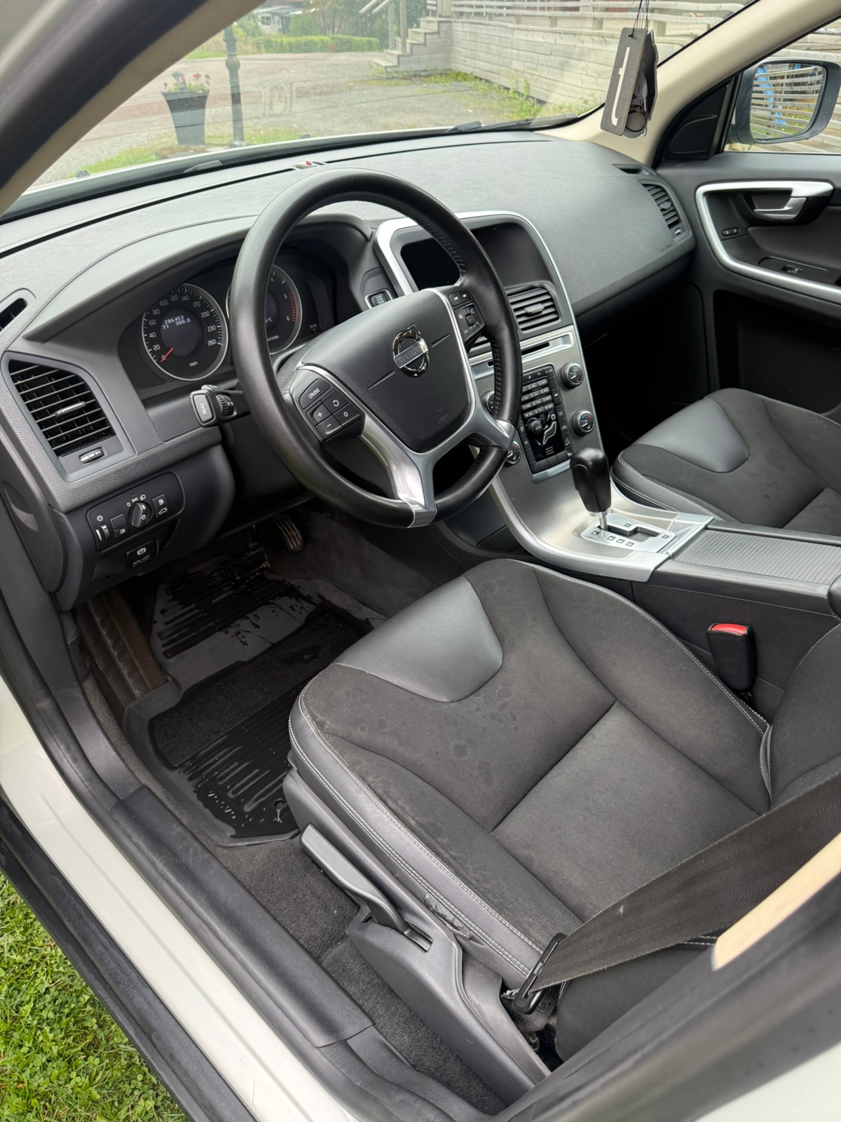 Volvo XC60 D3 AWD Geartronic 2012, bild 6/7