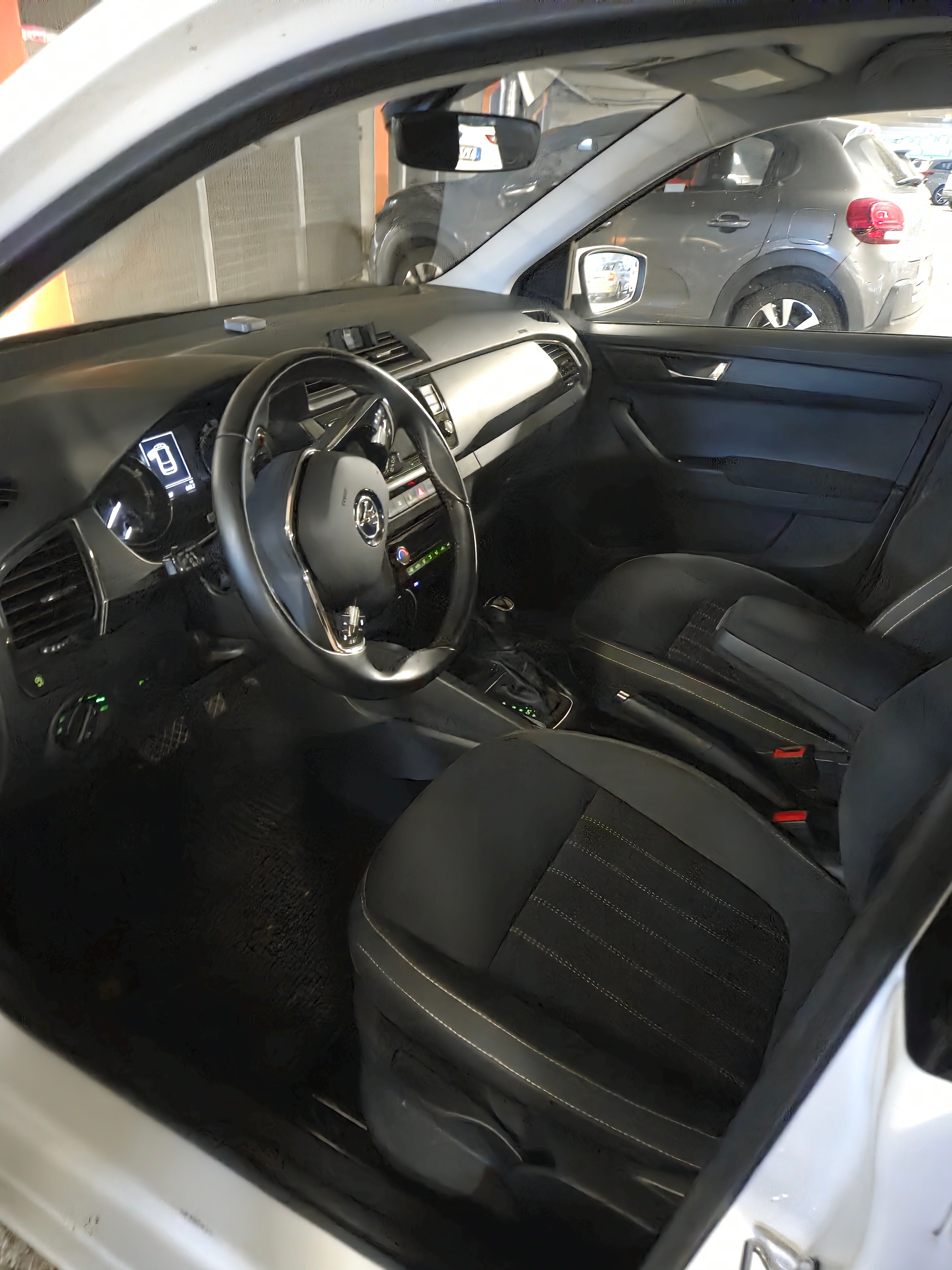 Skoda Fabia 2021, bild 6/7