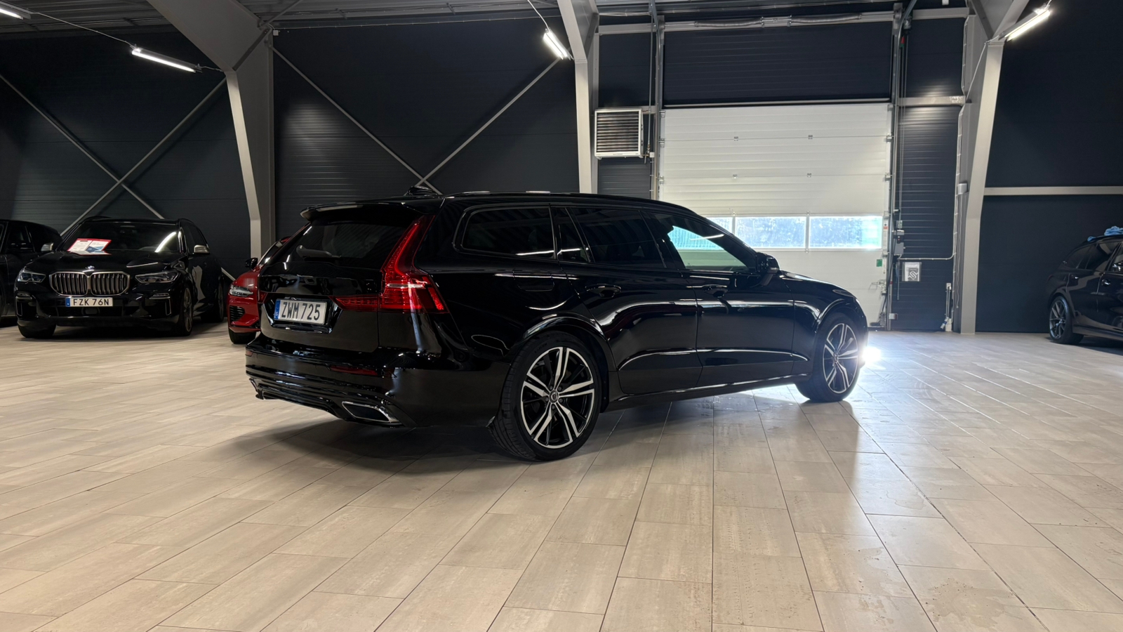 Volvo V60 T8 Twin Engine AWD Geartronic 2020, bild 2/7