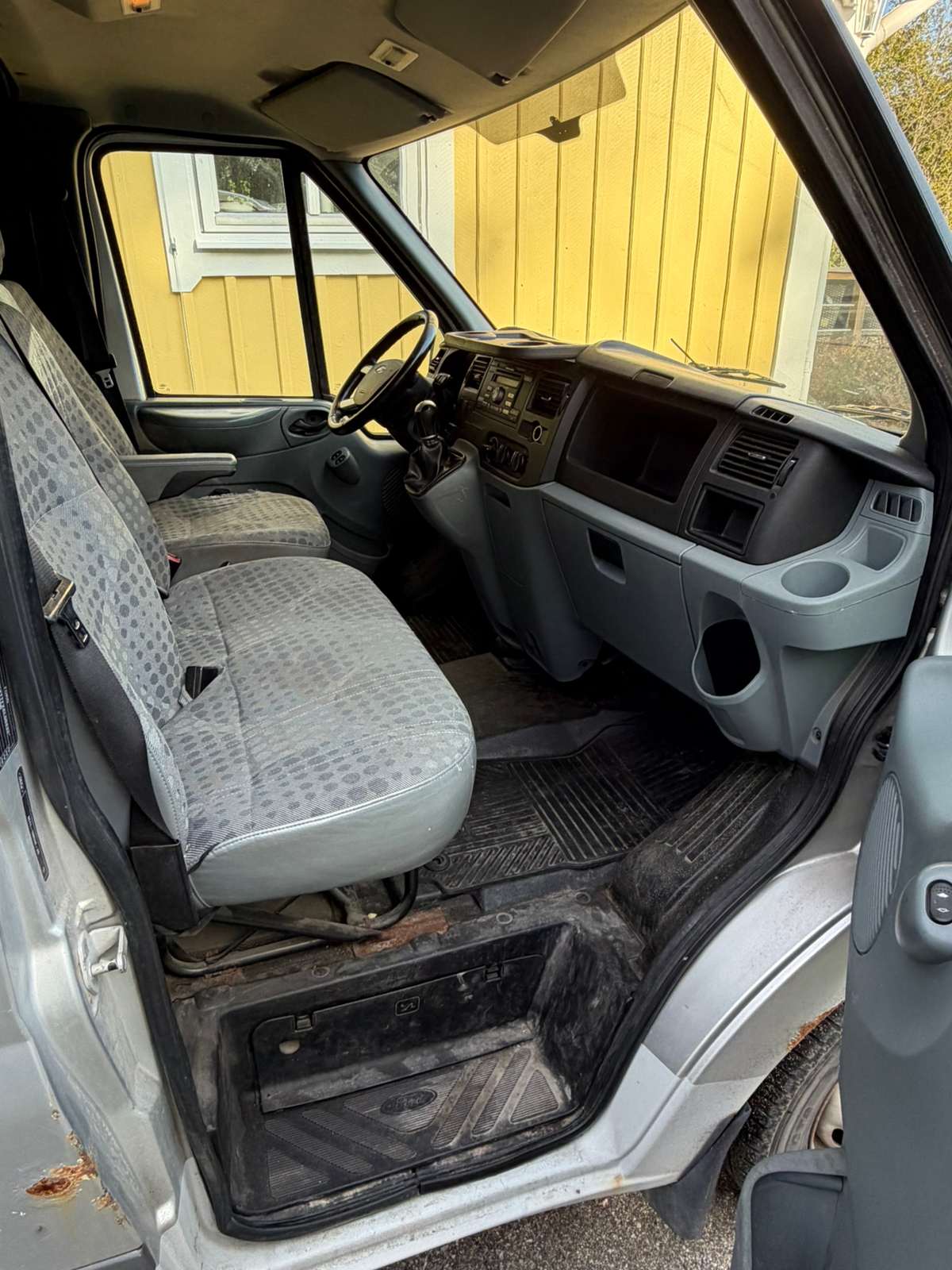 Ford Transit T260 2.2 TDCi Manuell 2010, kuva 4/7
