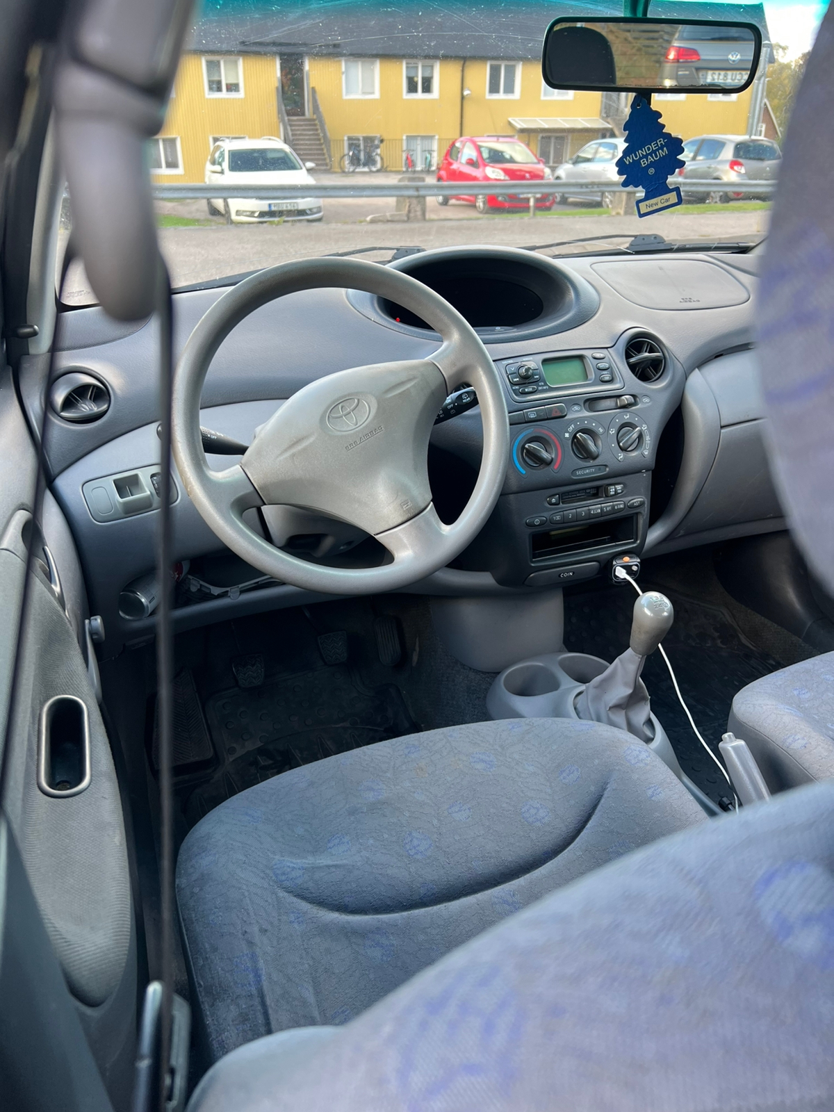 Toyota Yaris 5-dörrar 1.0 VVT-i Manuell 2003, bild 6/6