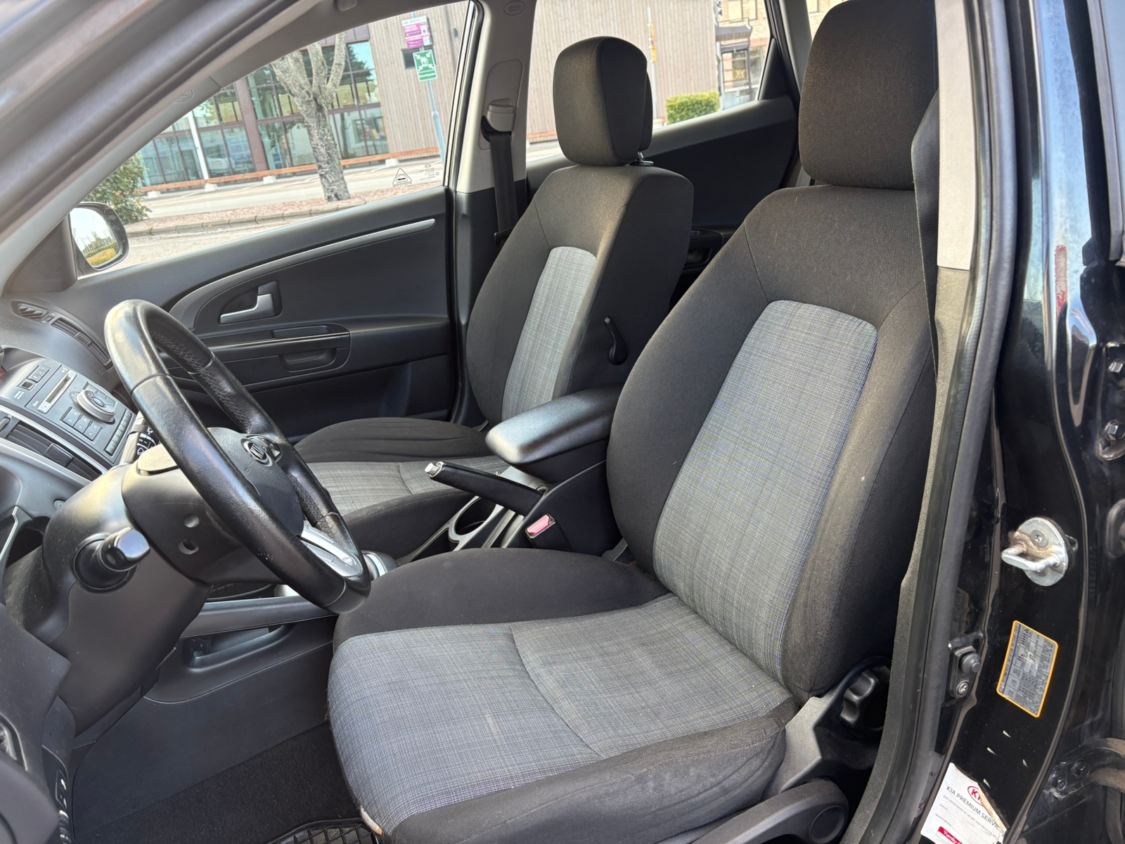 Kia Ceed _sw 1.6 CRDi Manuell 2011, bild 4/6
