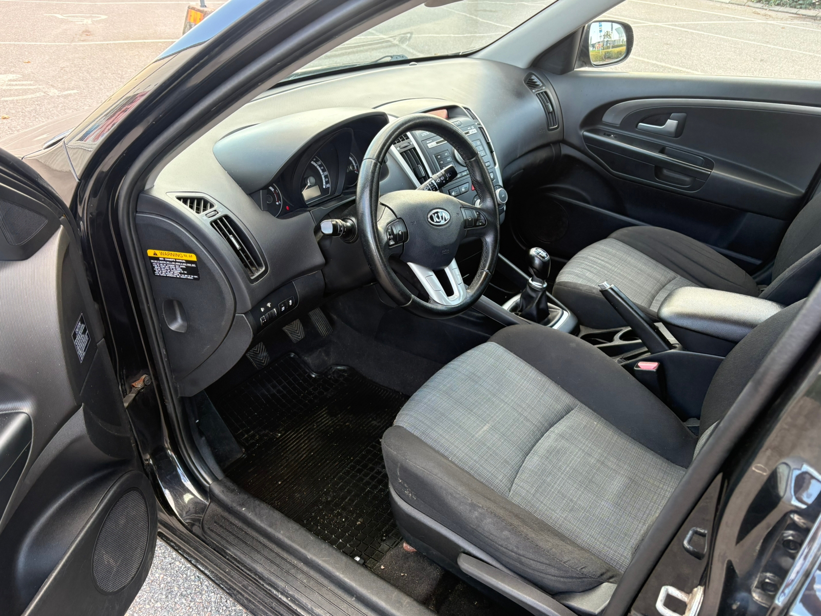 Kia Ceed _sw 1.6 CRDi Manuell 2011, bild 3/6