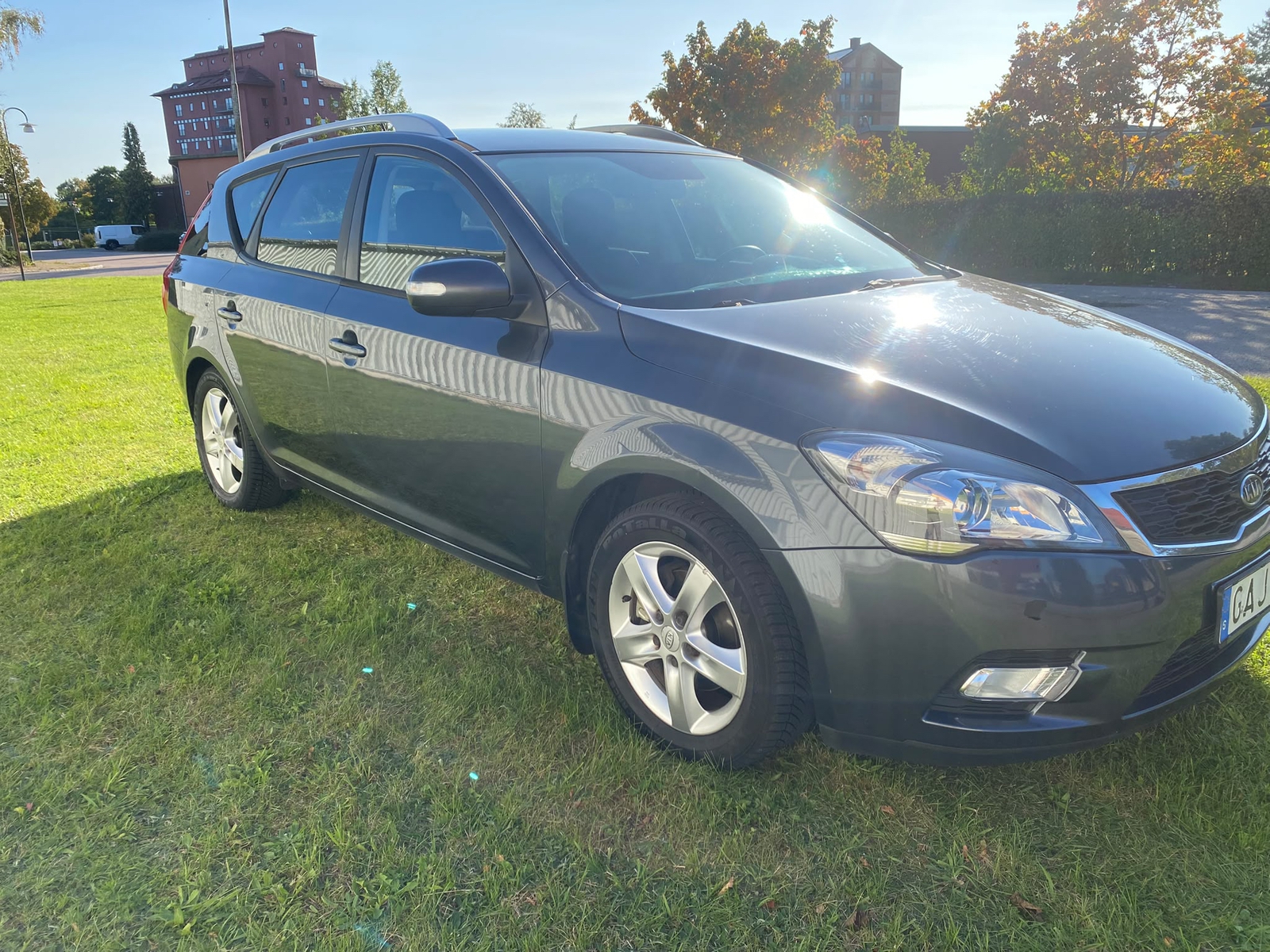 Kia Ceed _sw 1.6 CRDi Manuell 2010, bild 2/6