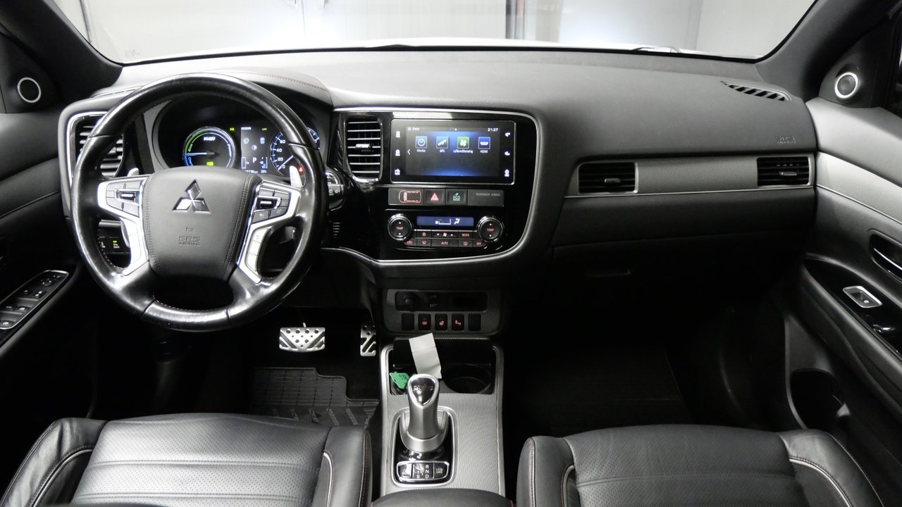 Mitsubishi Outlander PHEV CVT S-Edition 2017, photo 3/10