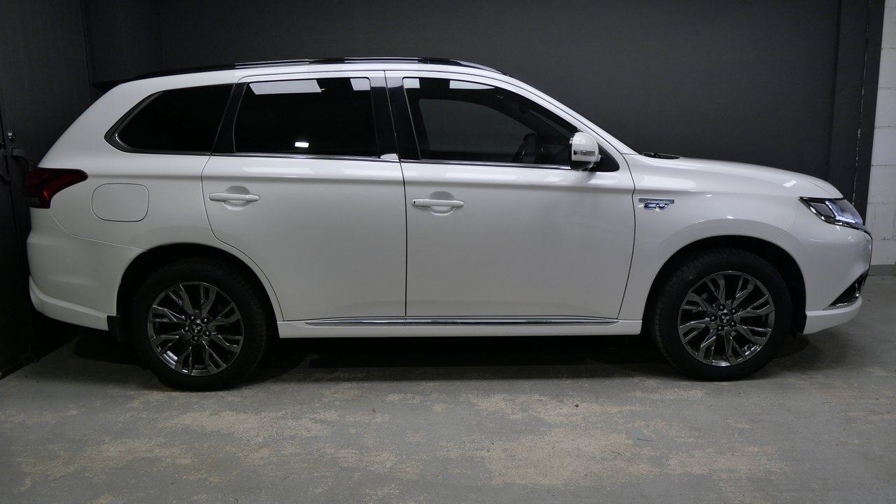 Mitsubishi Outlander PHEV CVT S-Edition 2017, photo 2/10