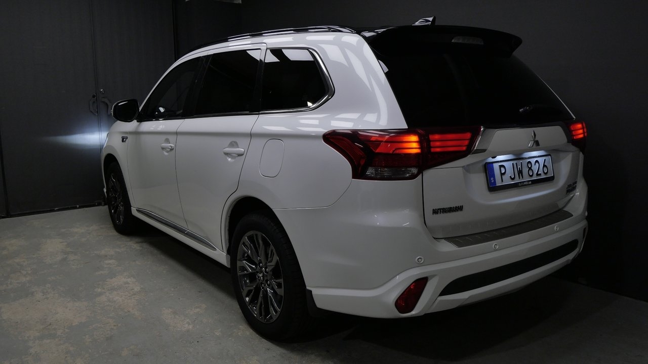 Mitsubishi Outlander PHEV CVT S-Edition 2017, photo 5/10
